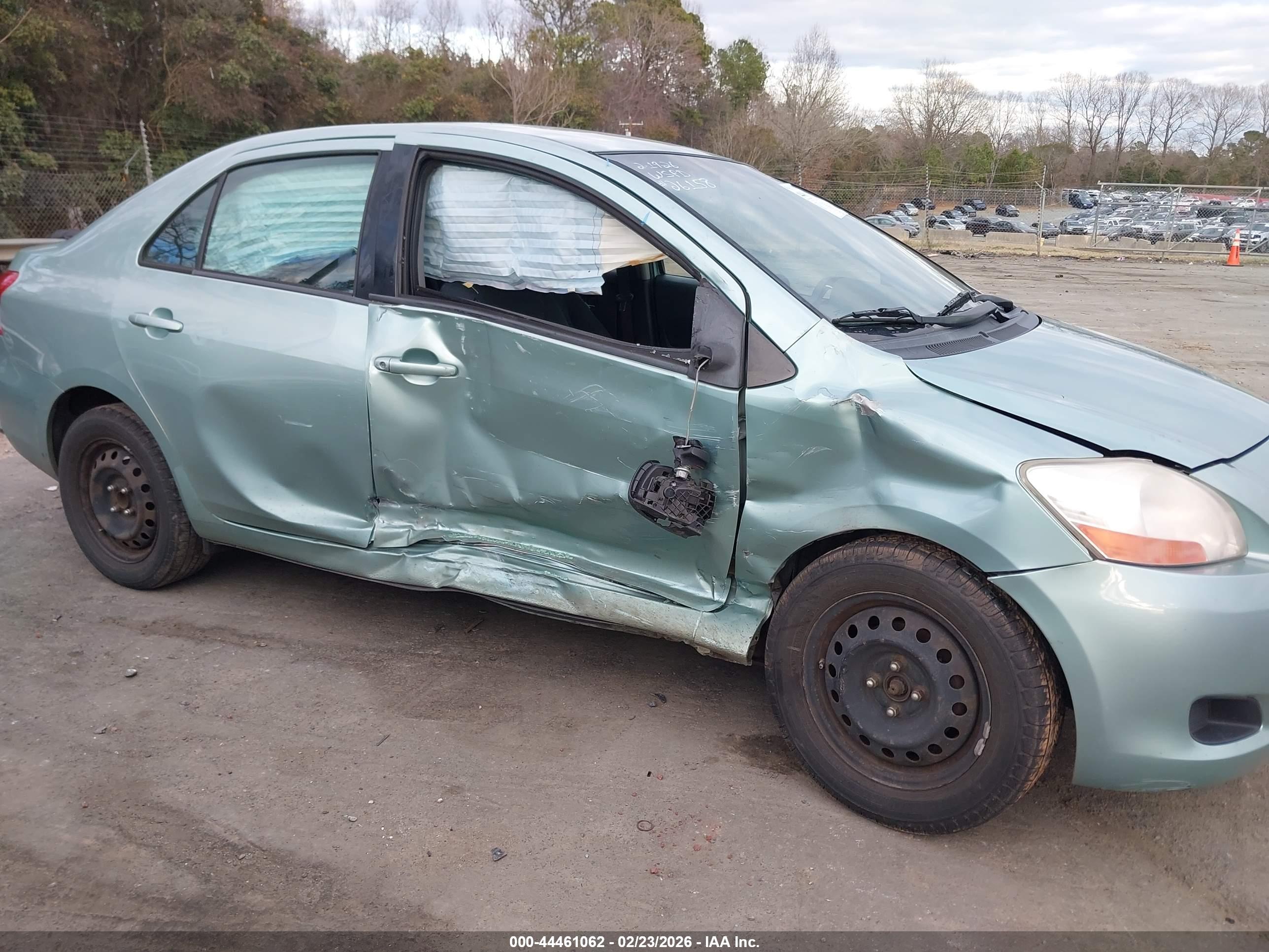 TOYOTA YARIS image 6