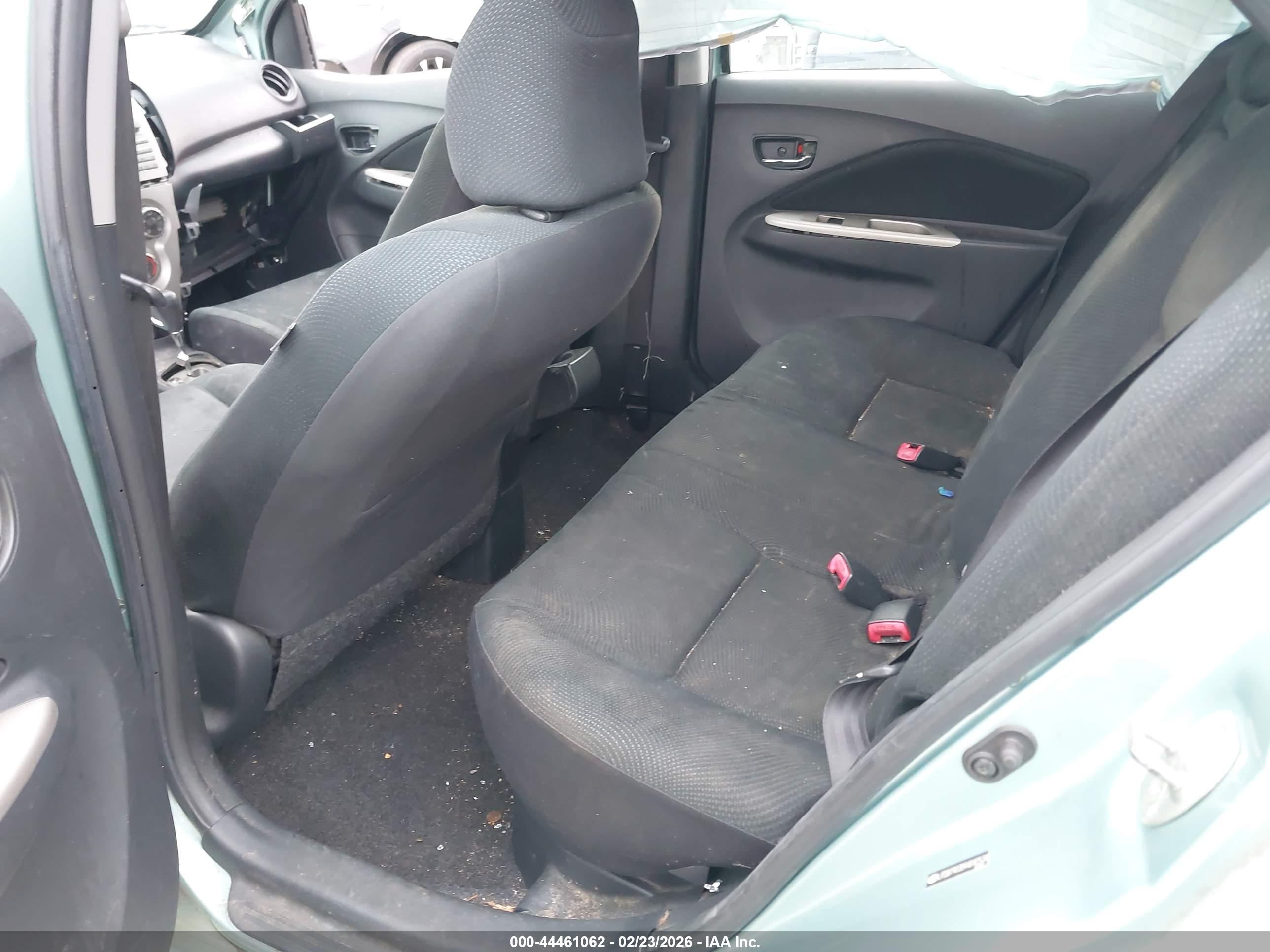 TOYOTA YARIS image 8