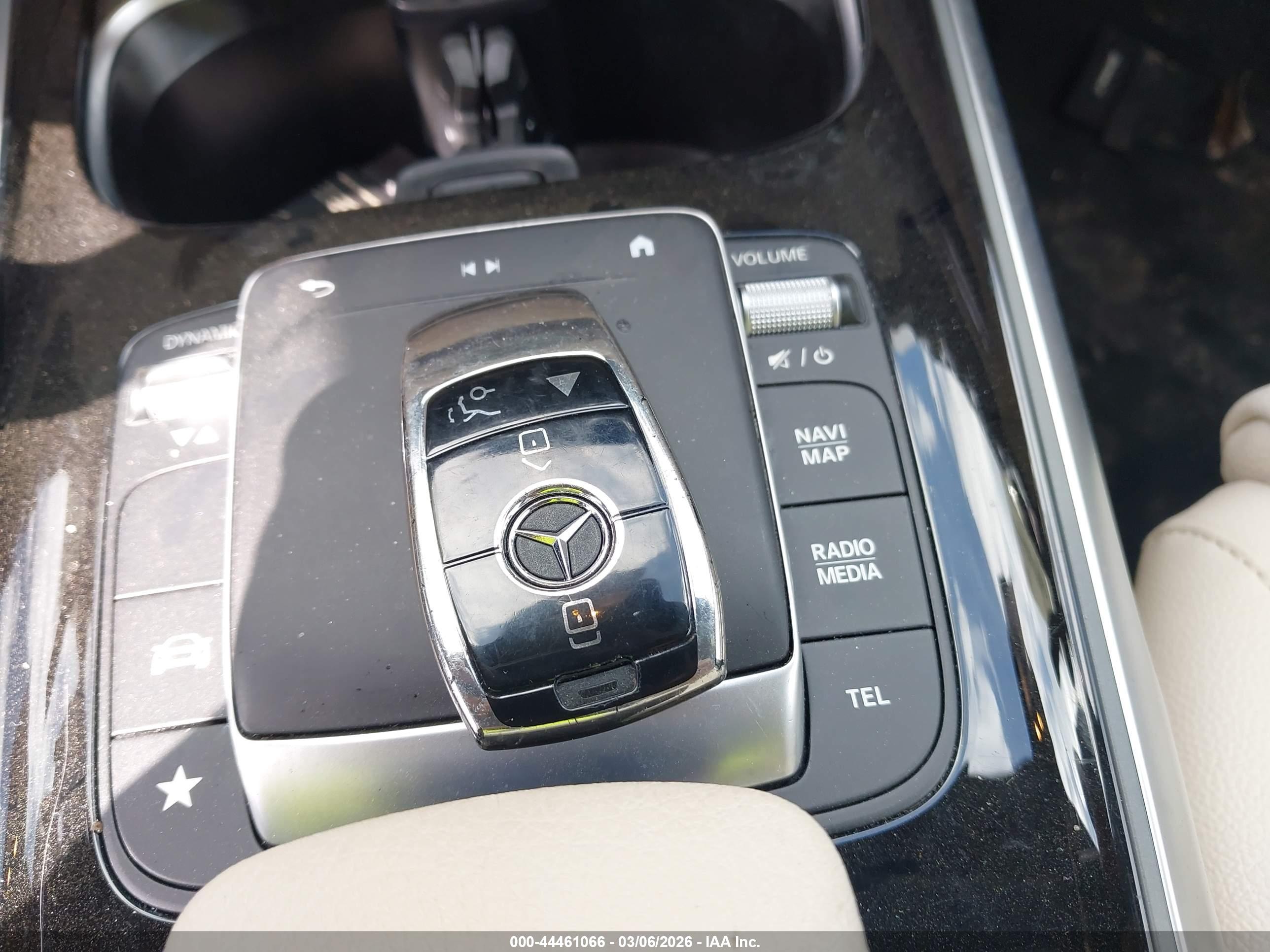 MERCEDES-BENZ GLB image 11
