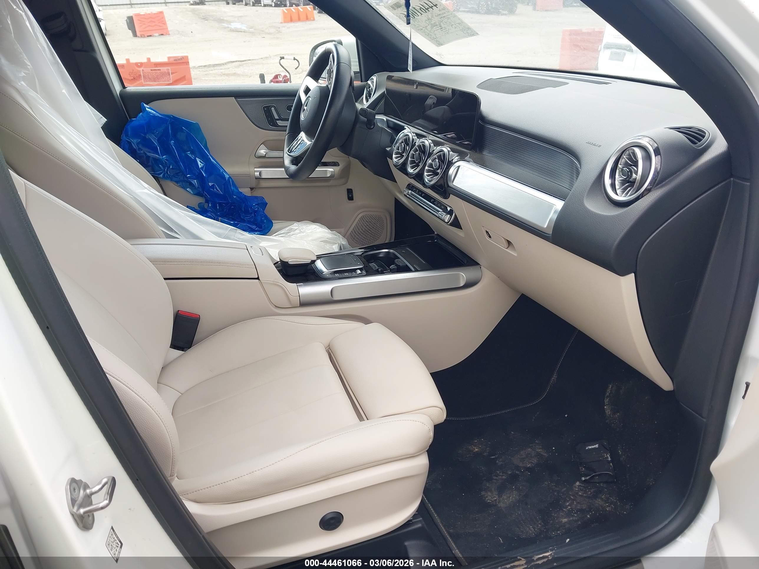 MERCEDES-BENZ GLB image 5