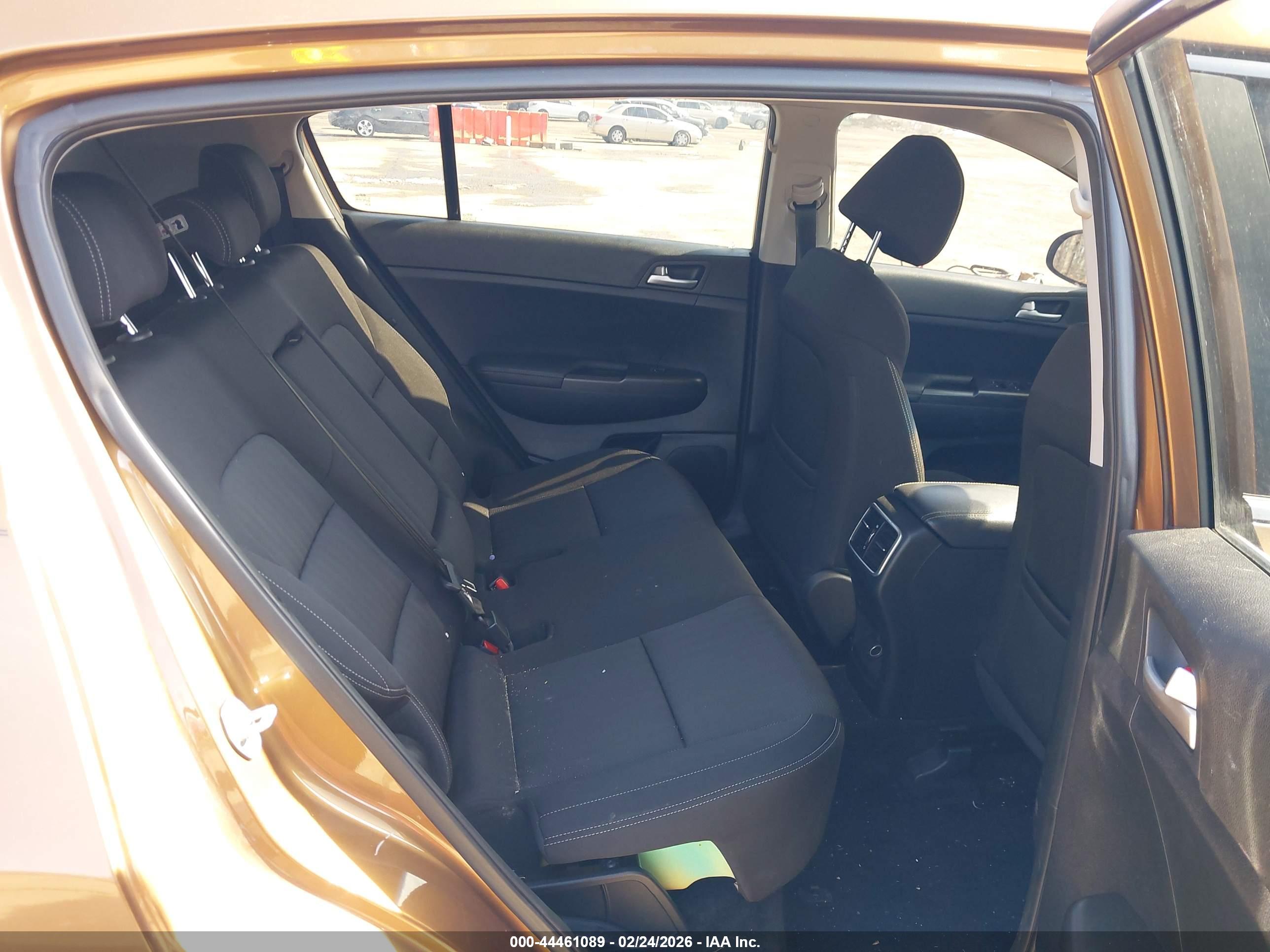 KIA SPORTAGE image 8