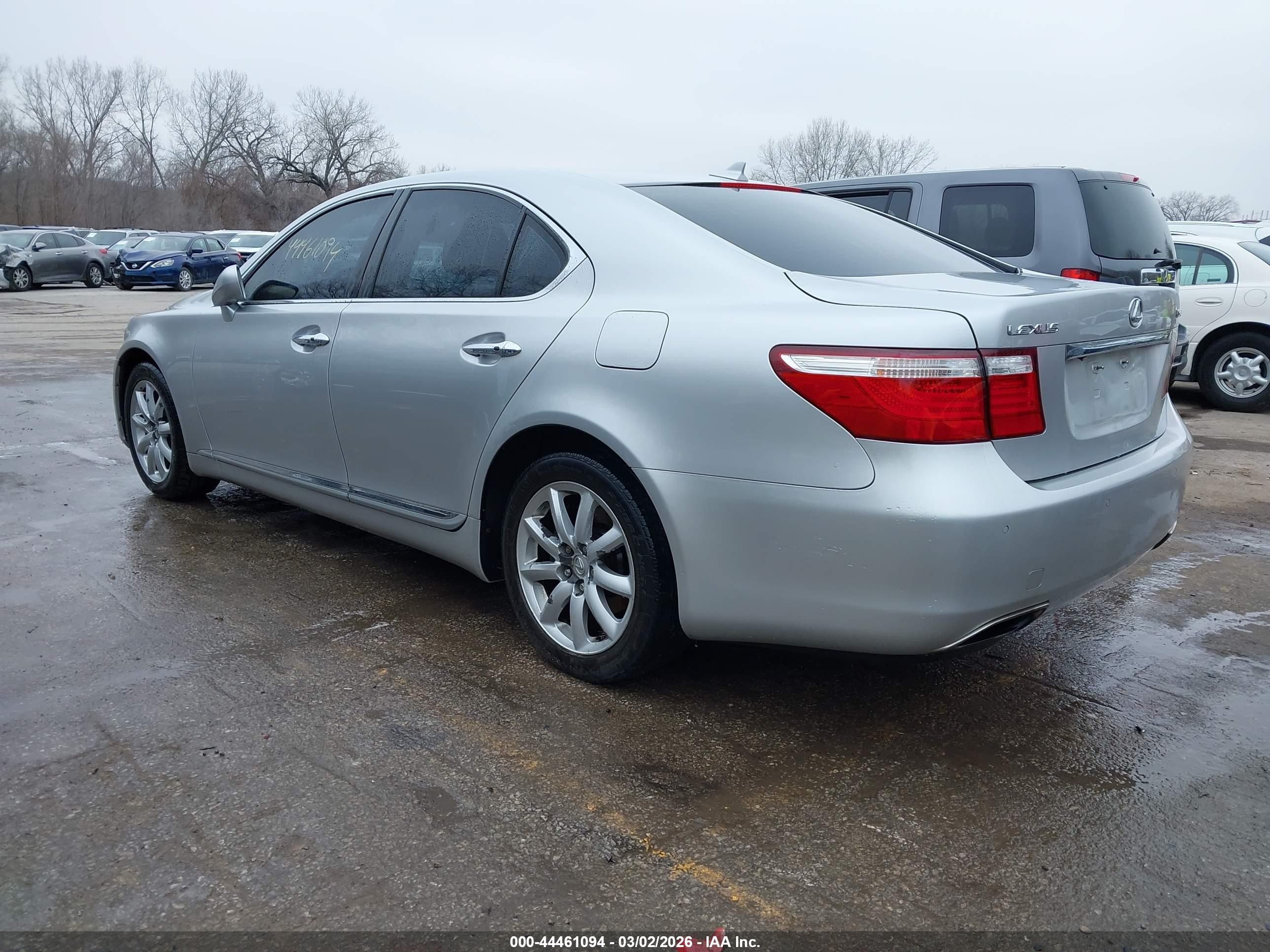 LEXUS LS image 3
