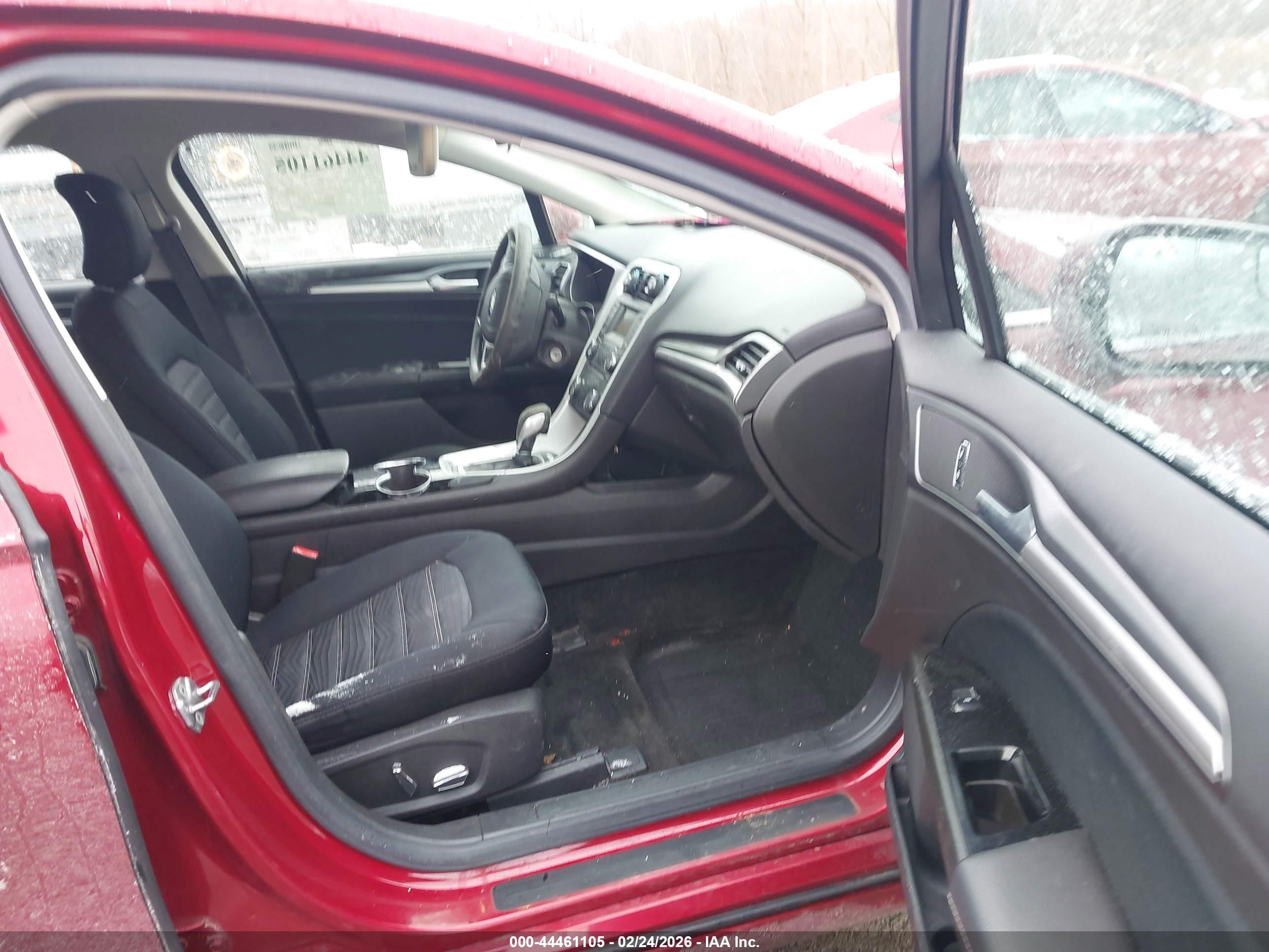 FORD FUSION image 5