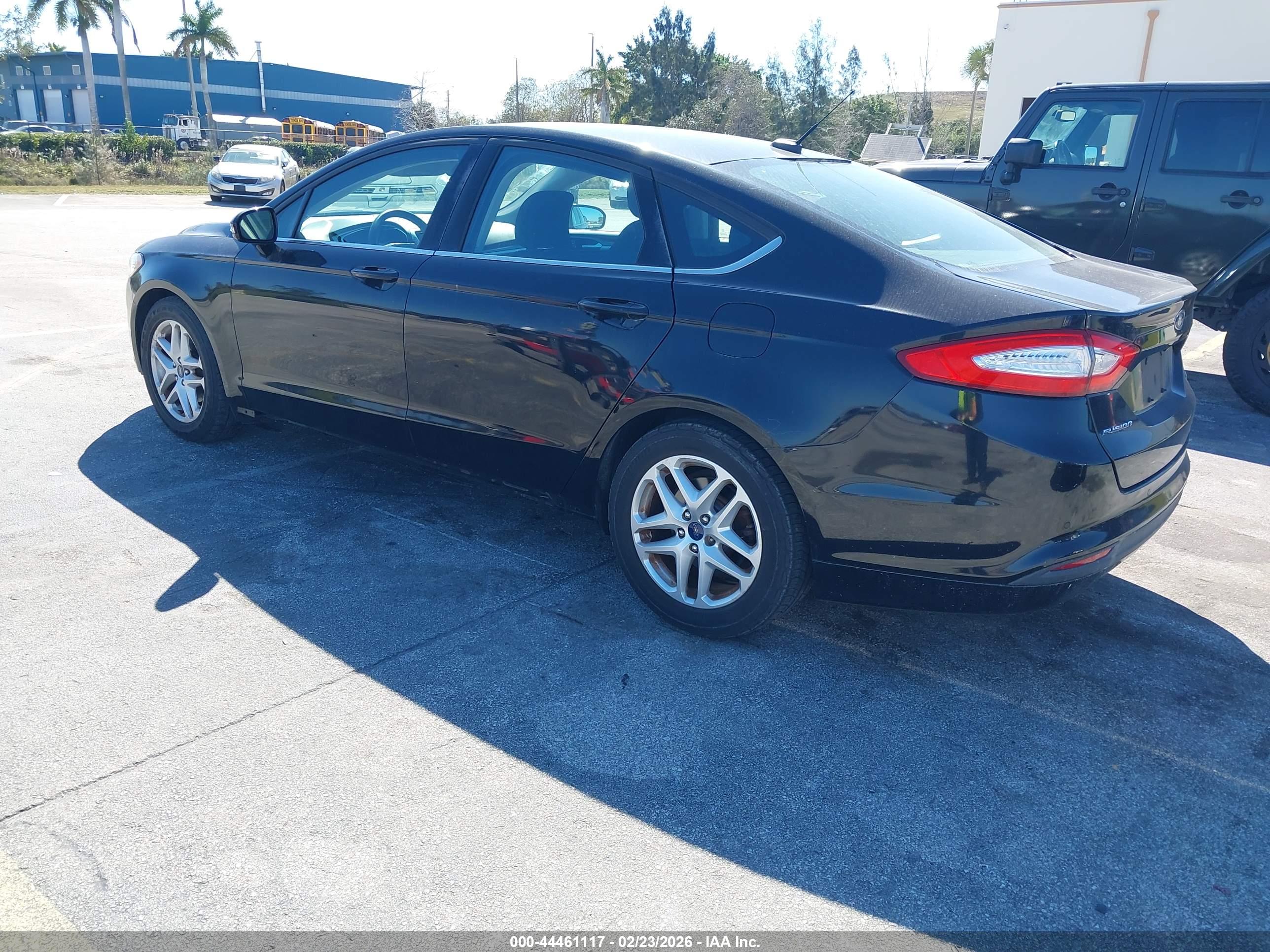 FORD FUSION image 3