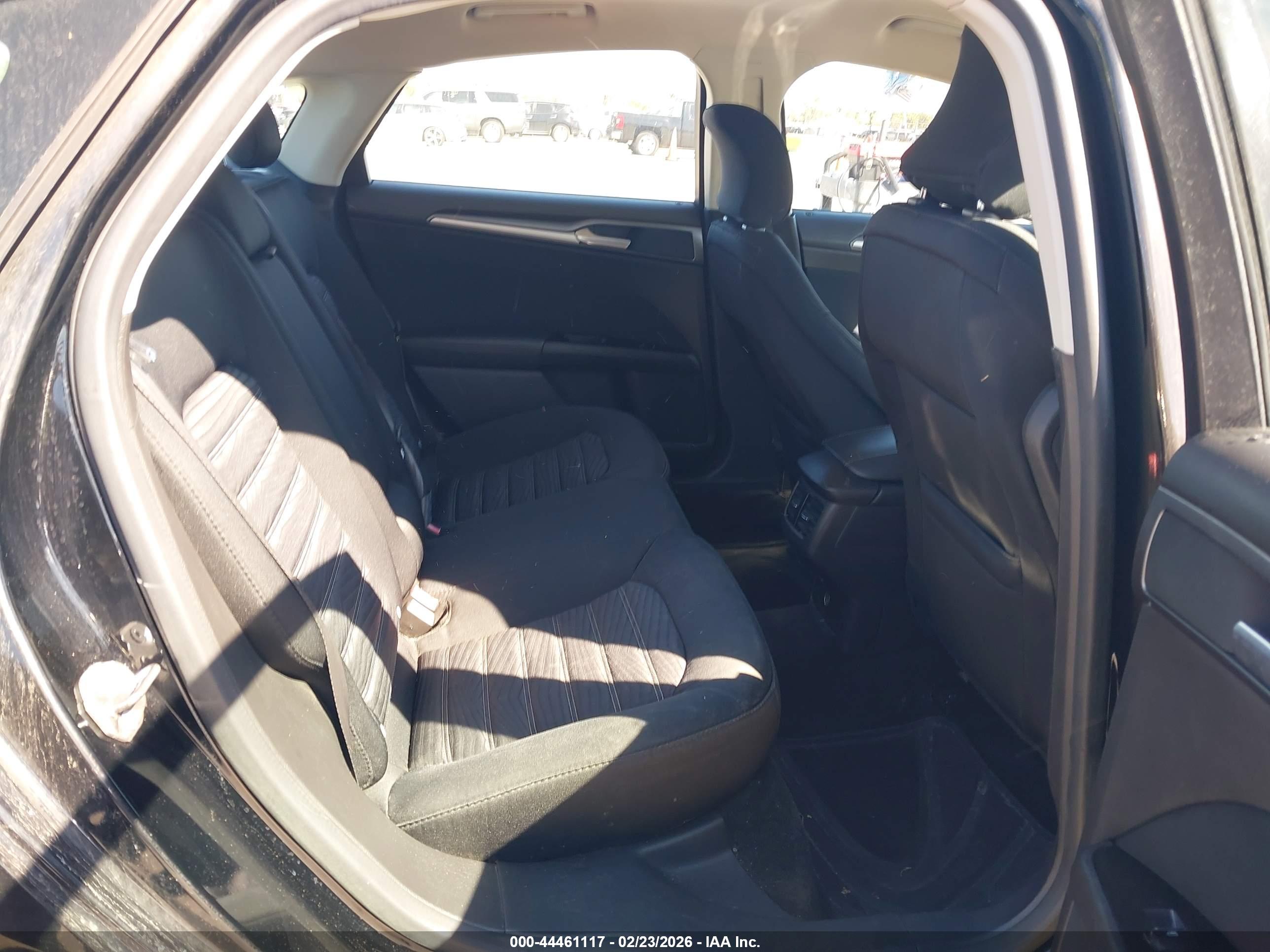 FORD FUSION image 8