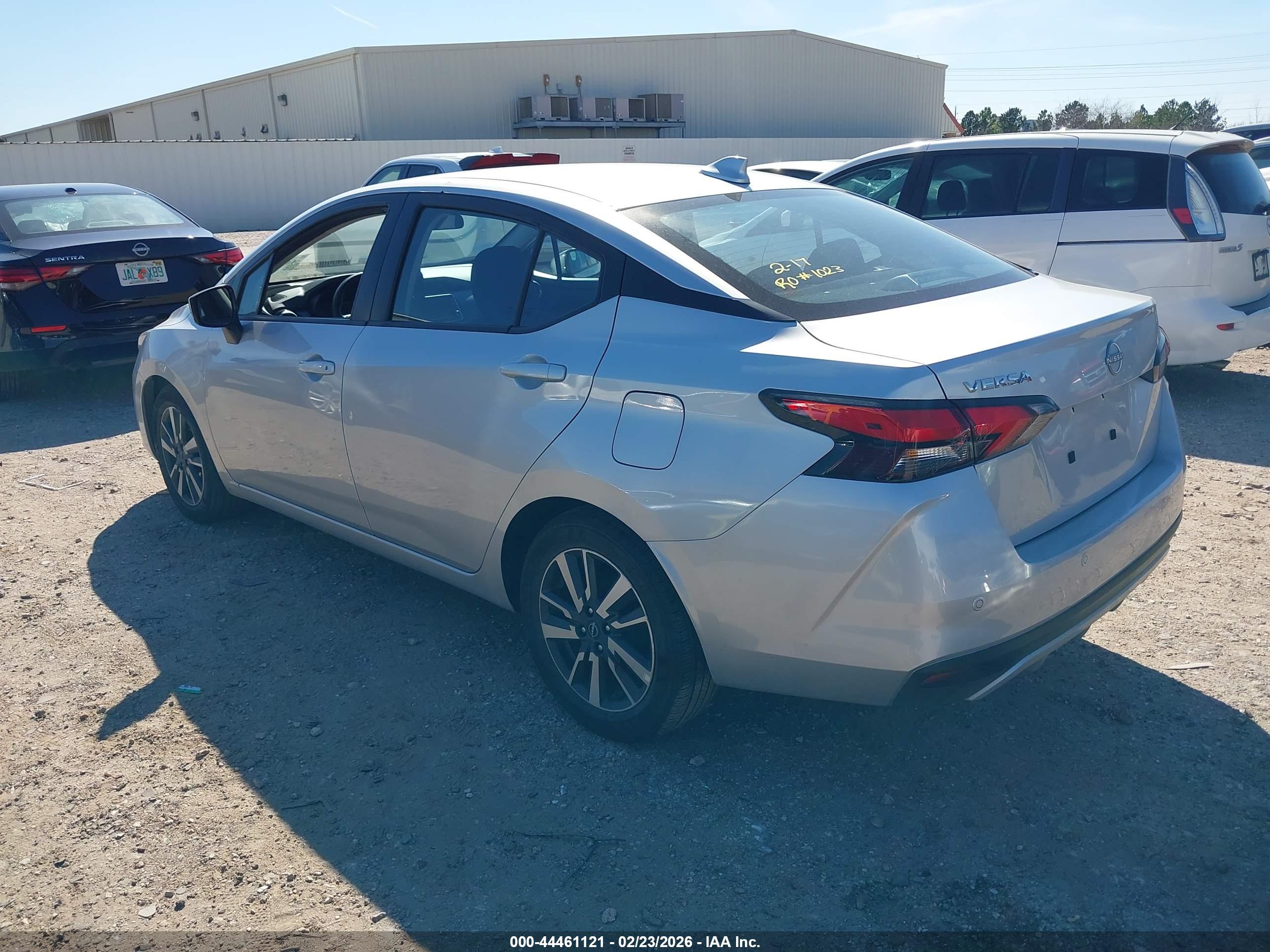 NISSAN VERSA image 3