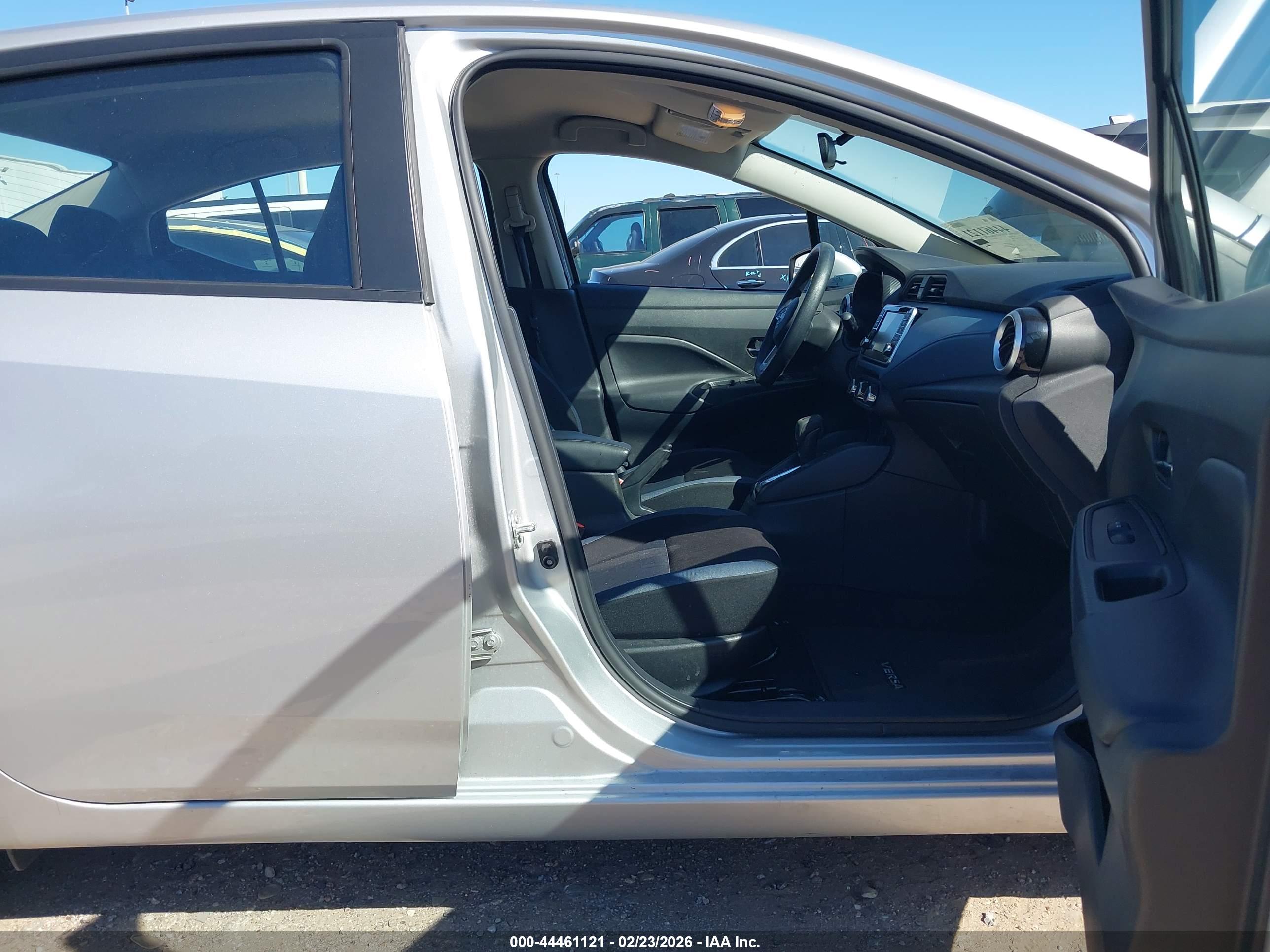 NISSAN VERSA image 5