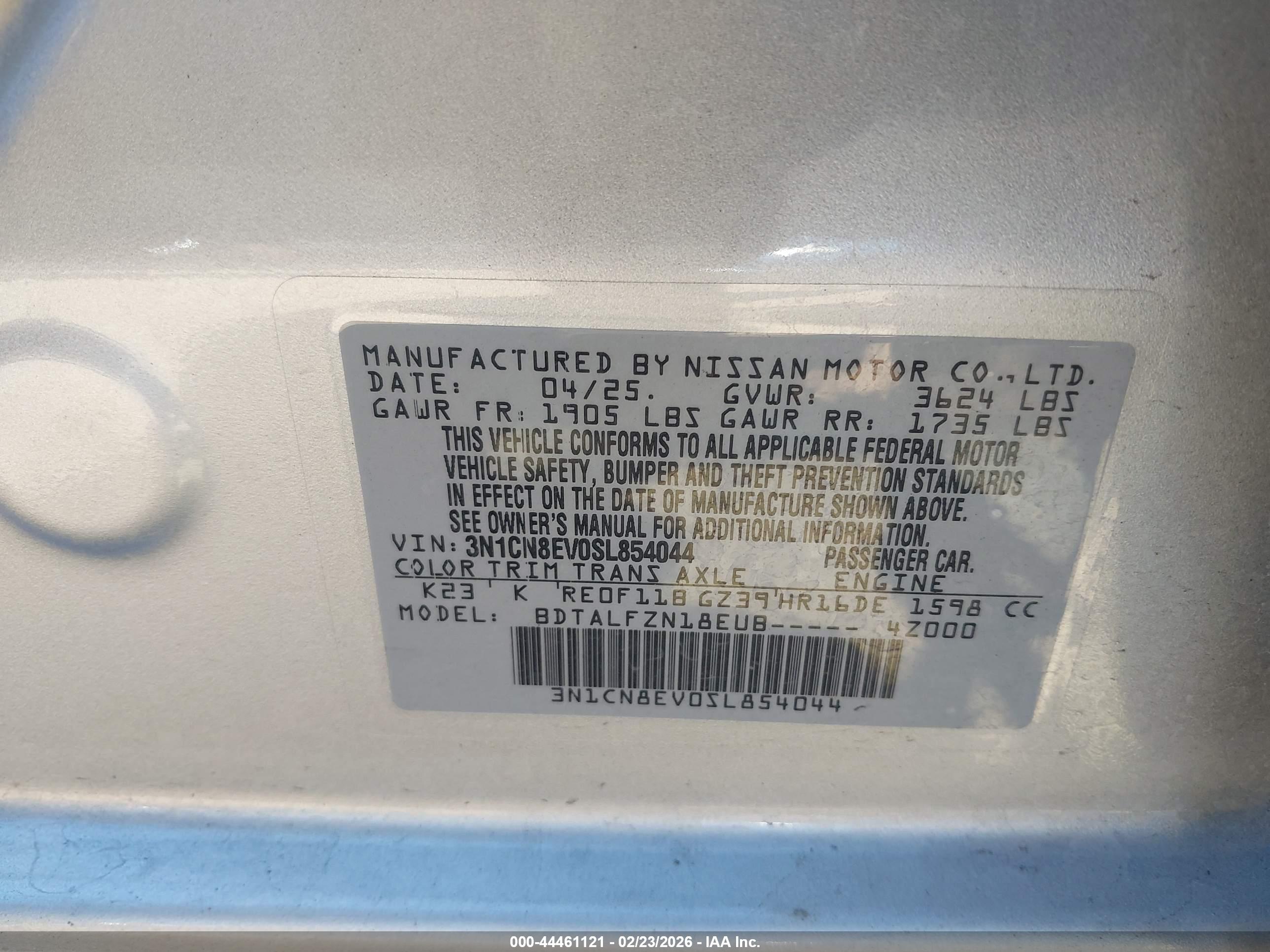 NISSAN VERSA image 9