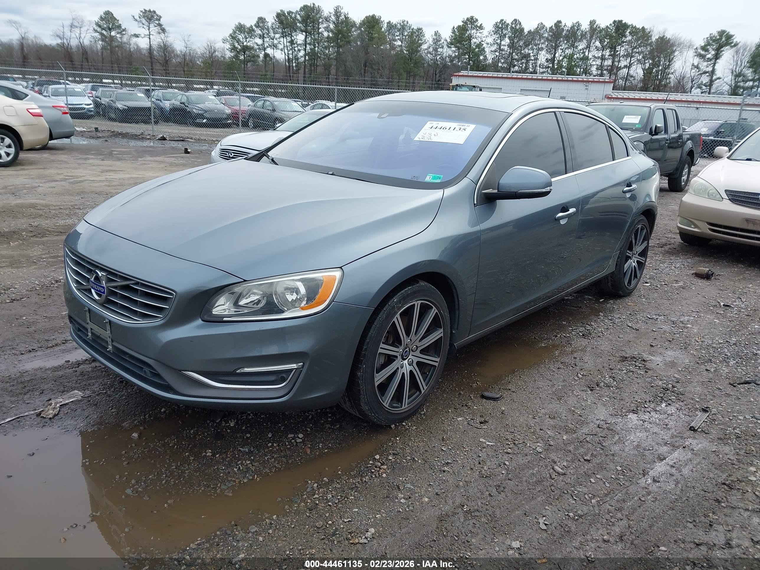 VOLVO S60 image 2