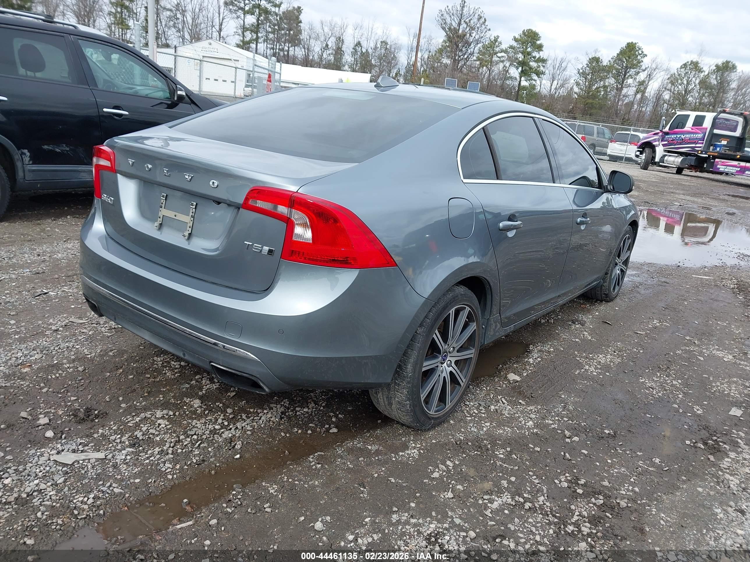 VOLVO S60 image 4