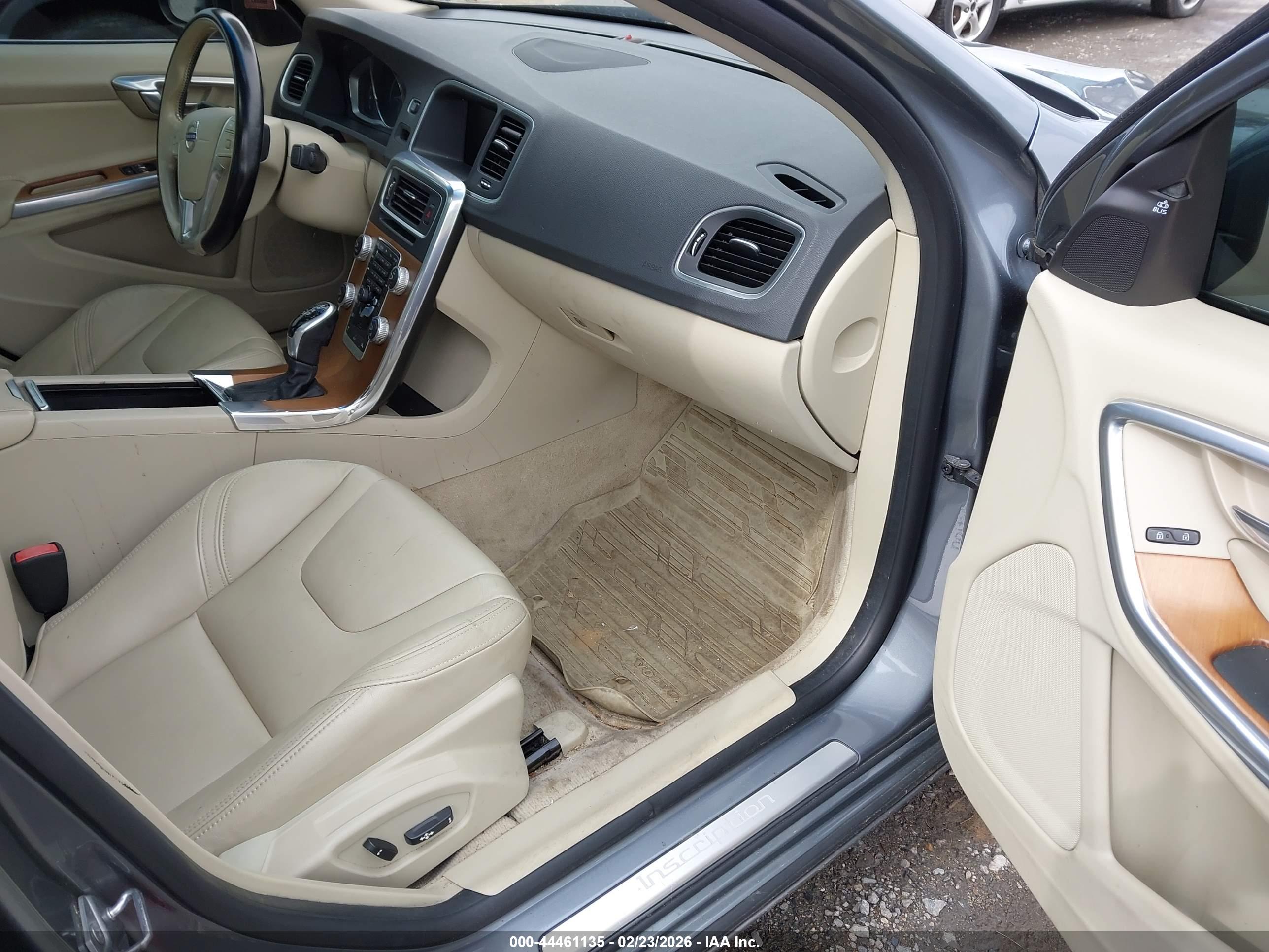 VOLVO S60 image 5