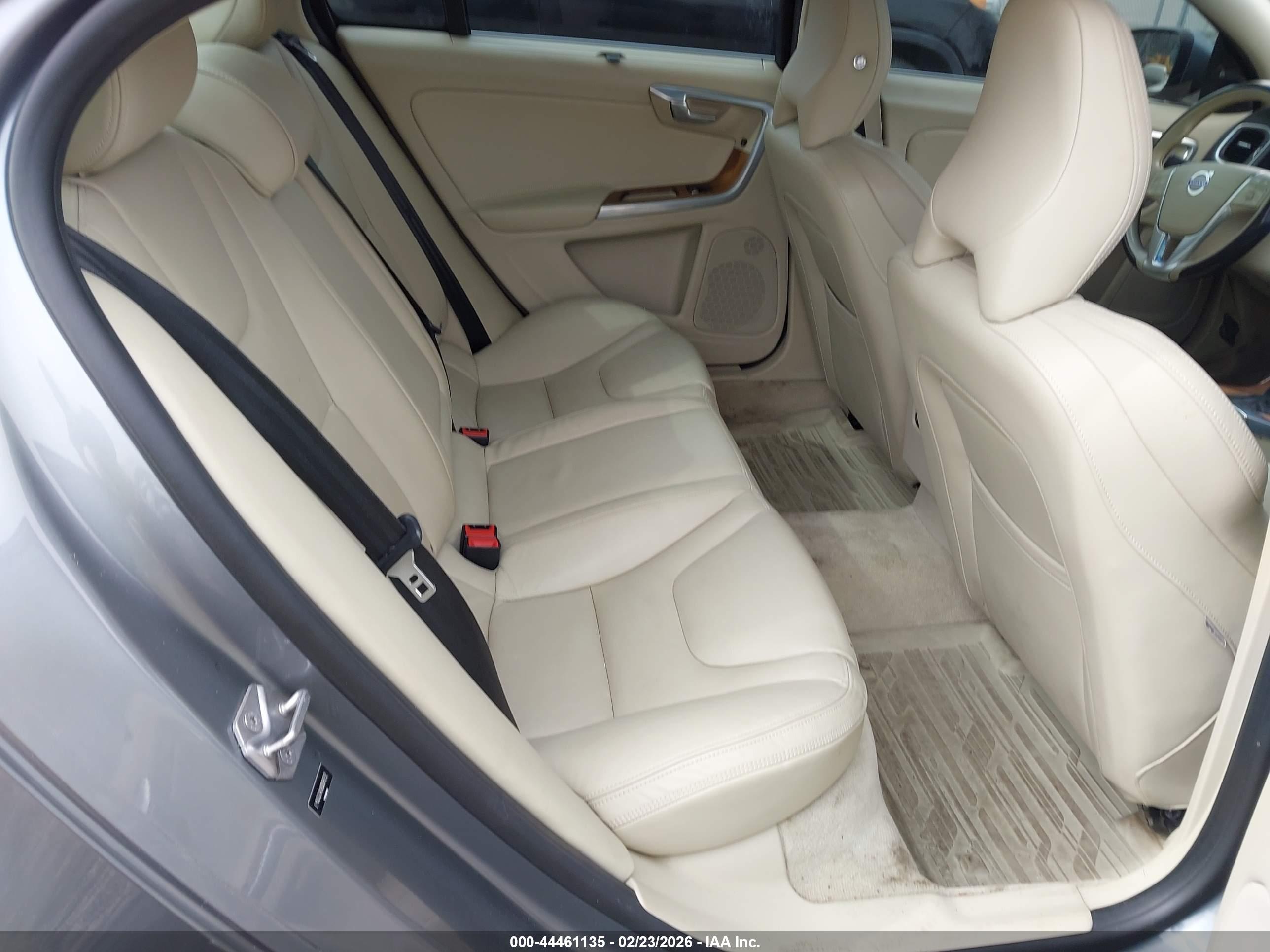 VOLVO S60 image 8