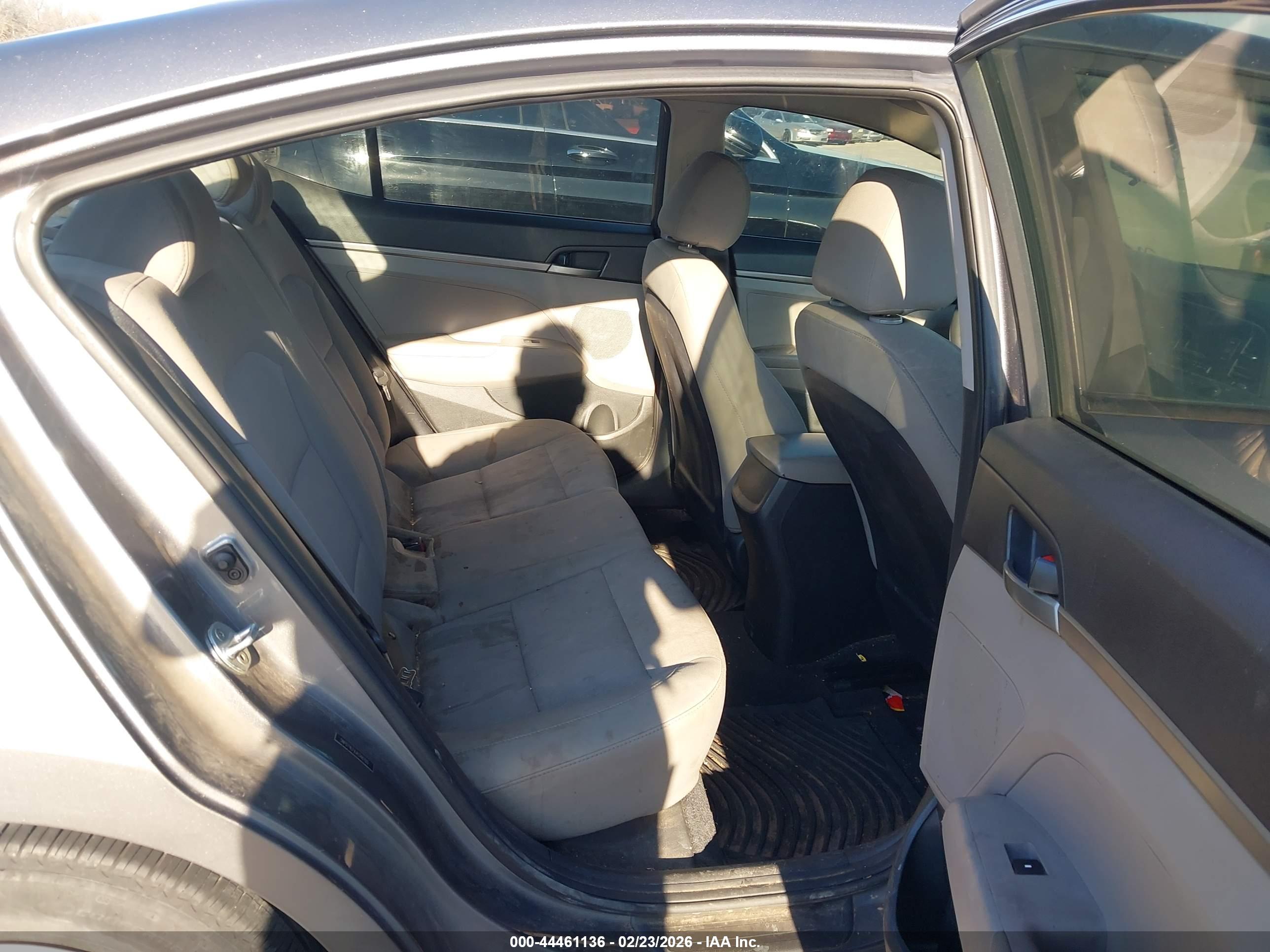HYUNDAI ELANTRA image 8