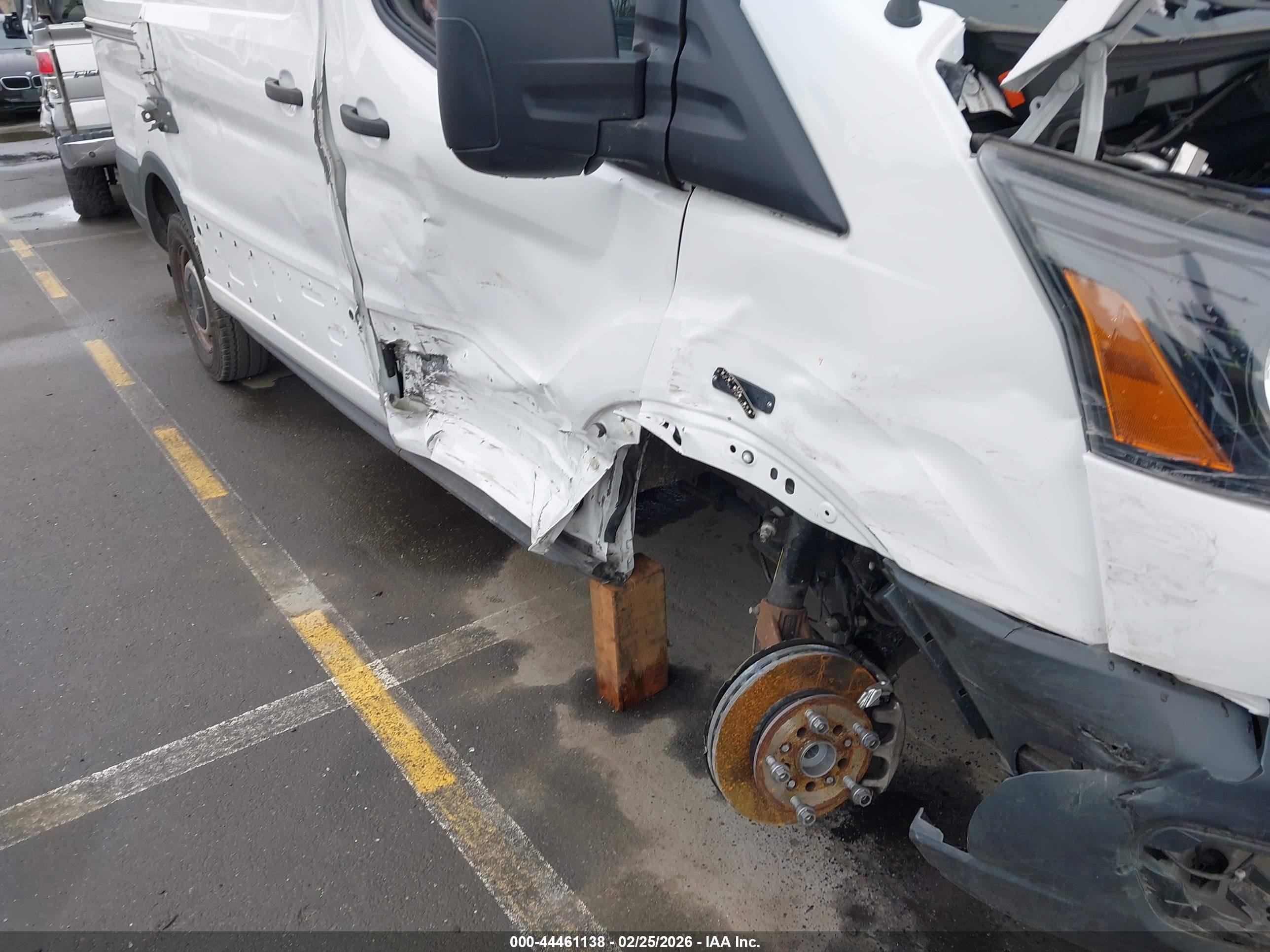 FORD TRANSIT-150 image 6