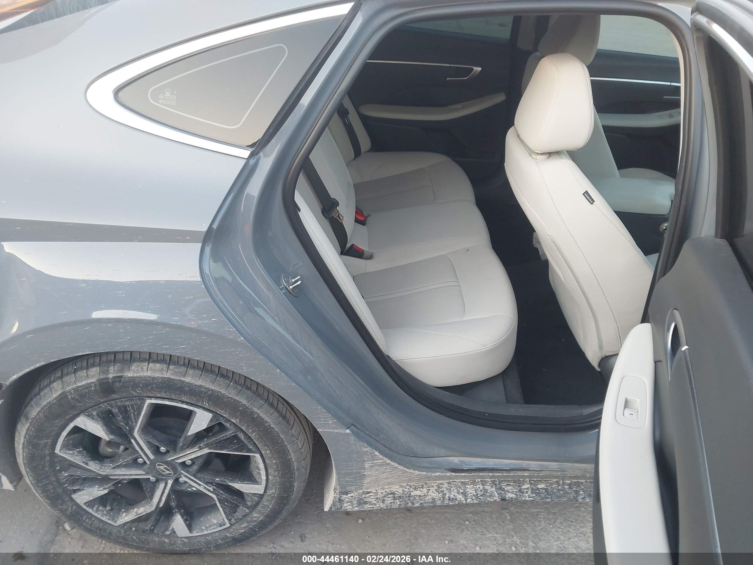 HYUNDAI SONATA image 8