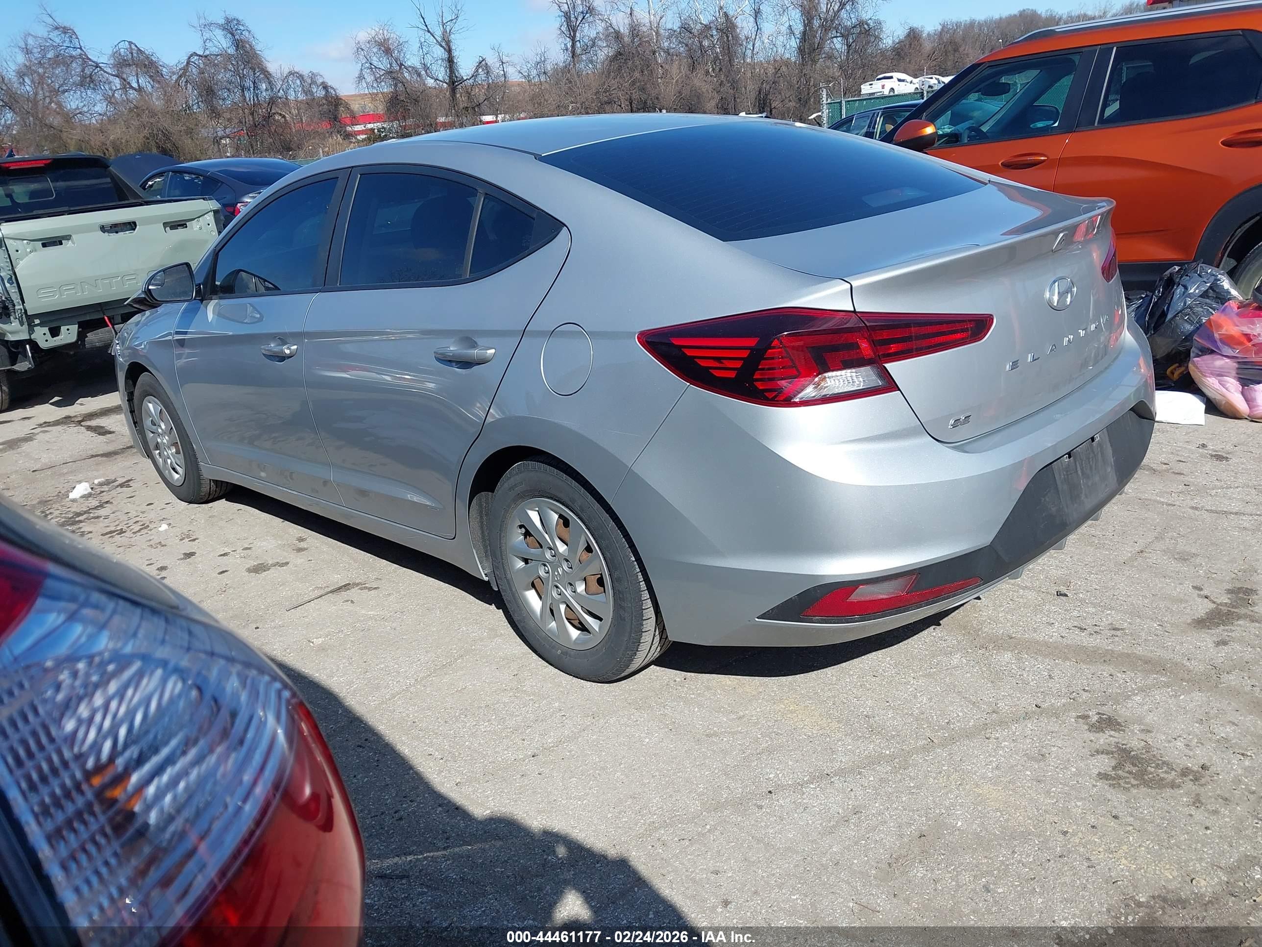 HYUNDAI ELANTRA image 3
