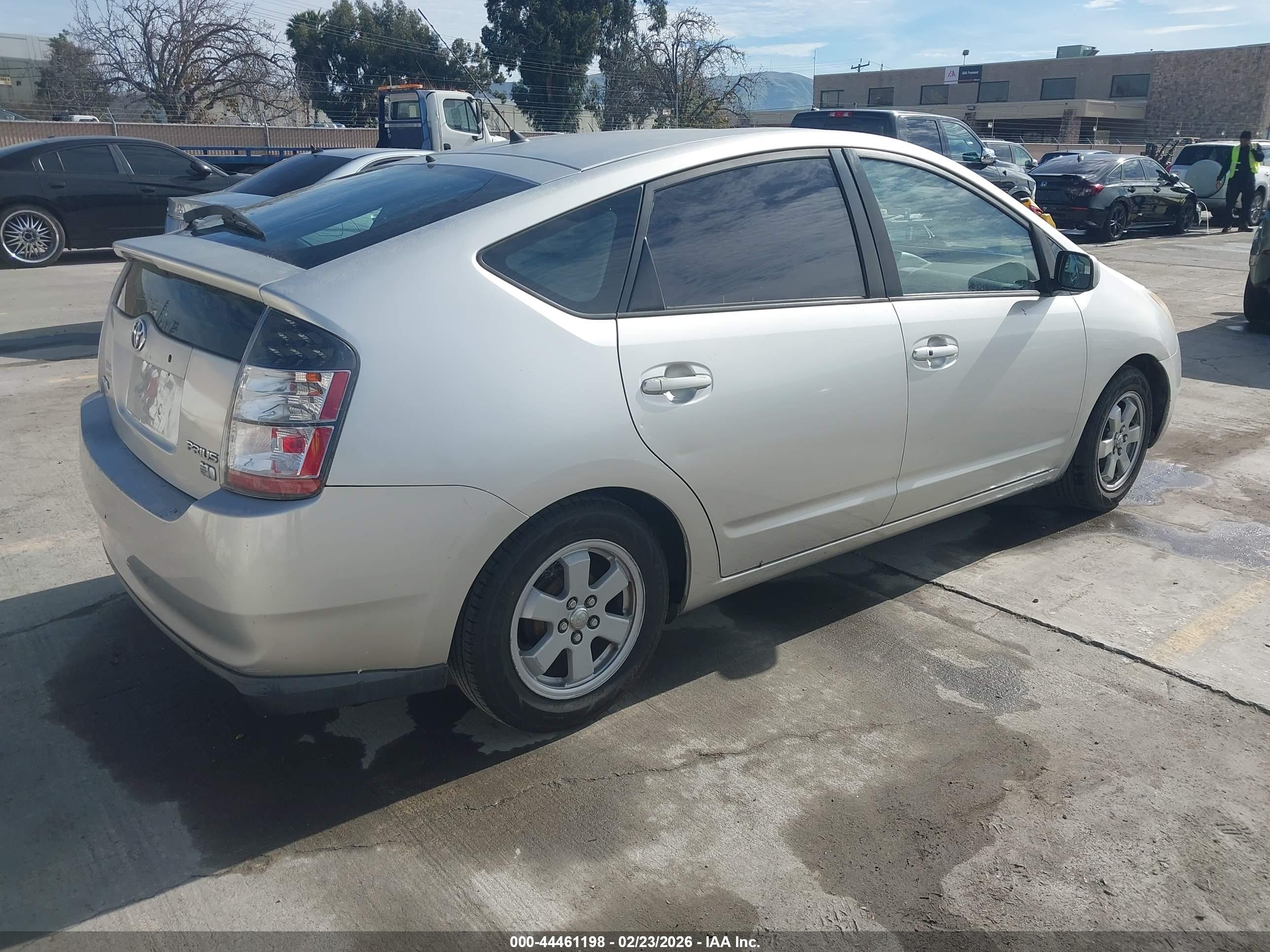 TOYOTA PRIUS image 4