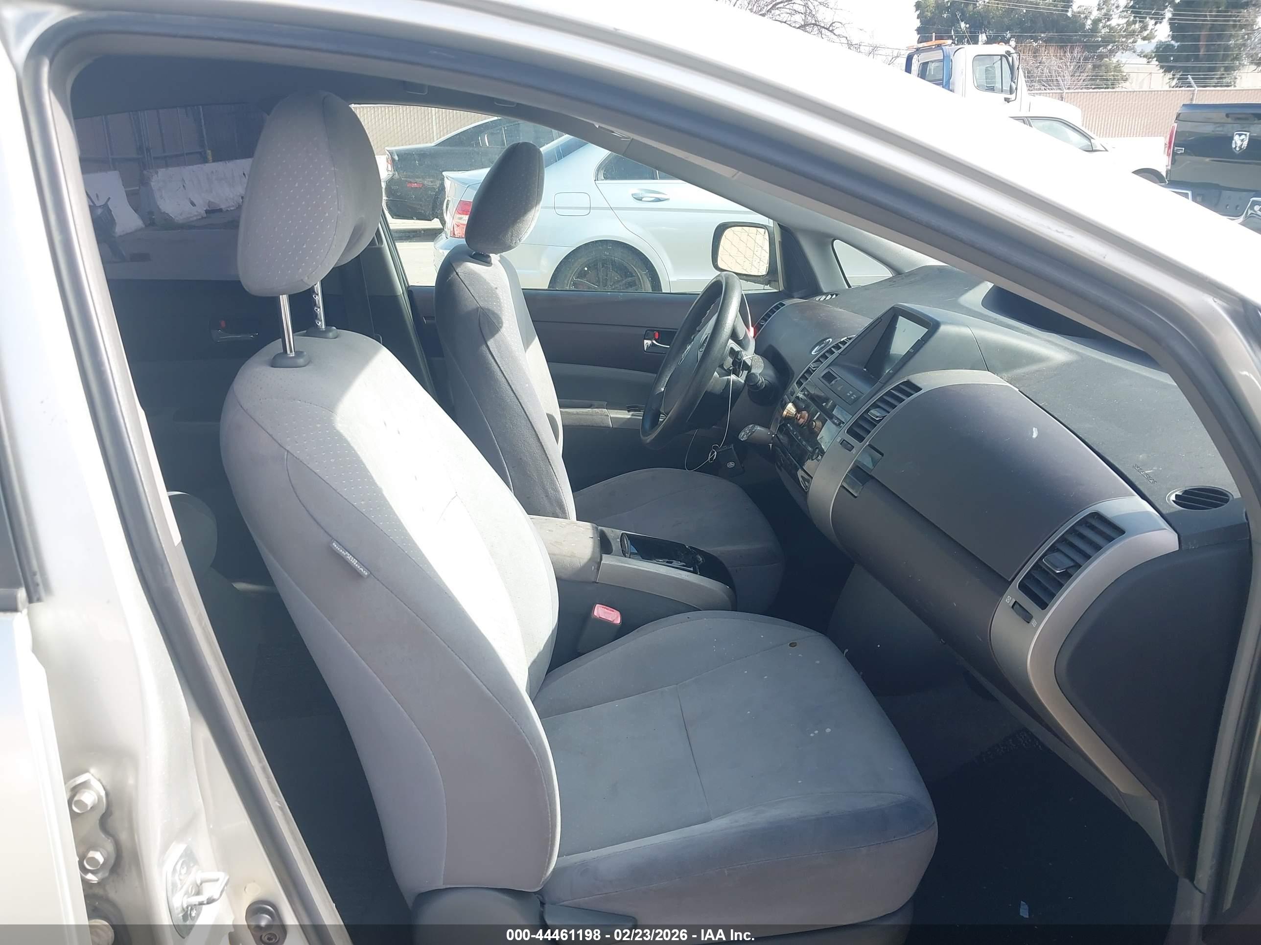 TOYOTA PRIUS image 5