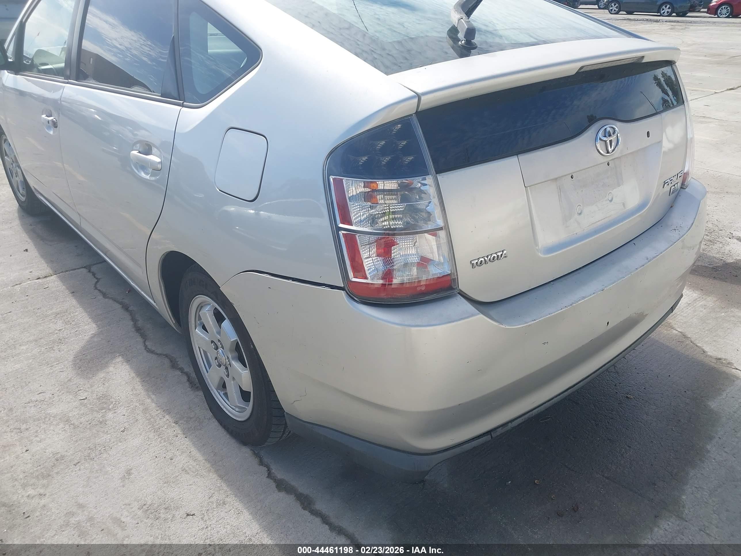 TOYOTA PRIUS image 6