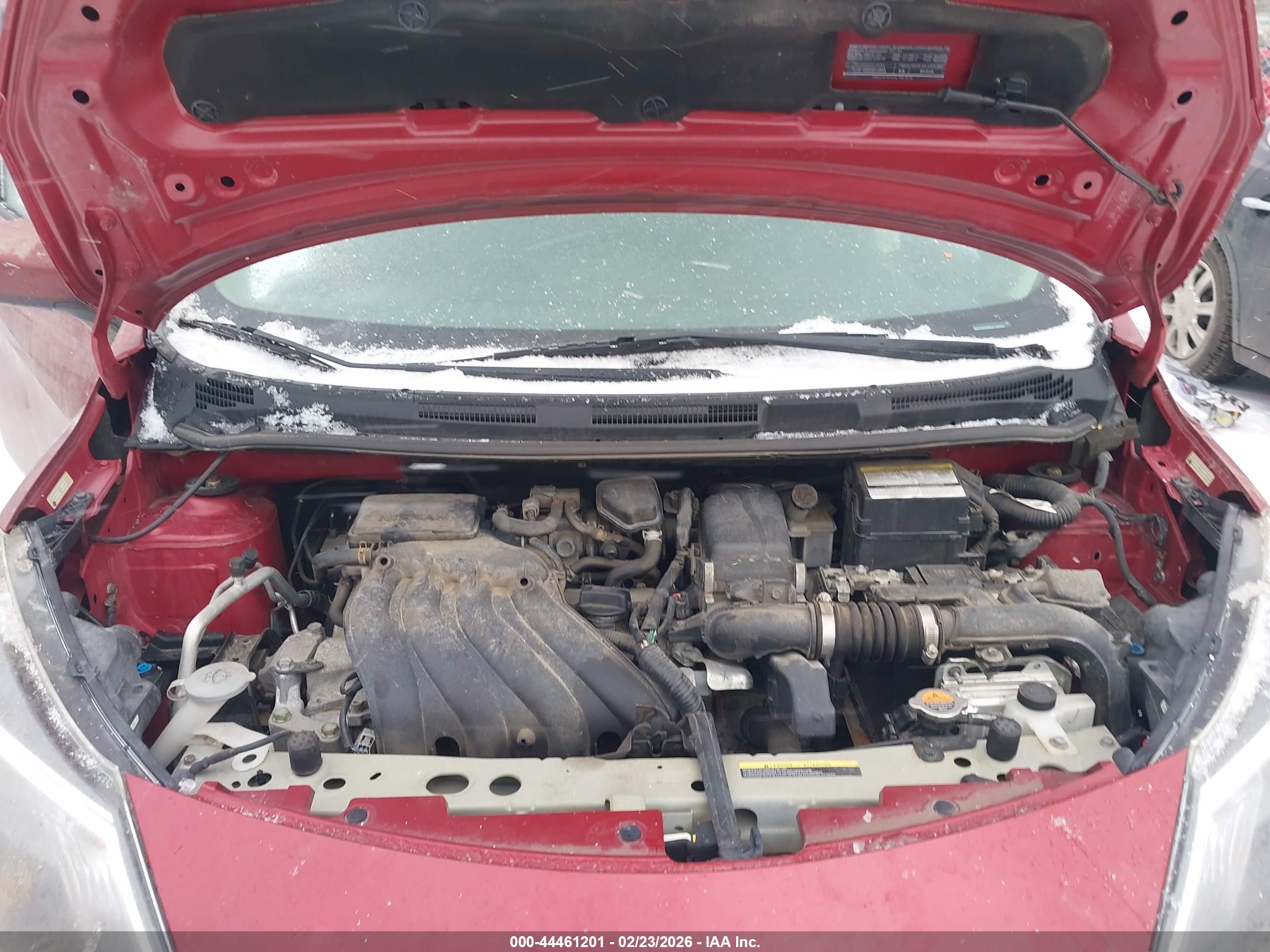 NISSAN VERSA image 10