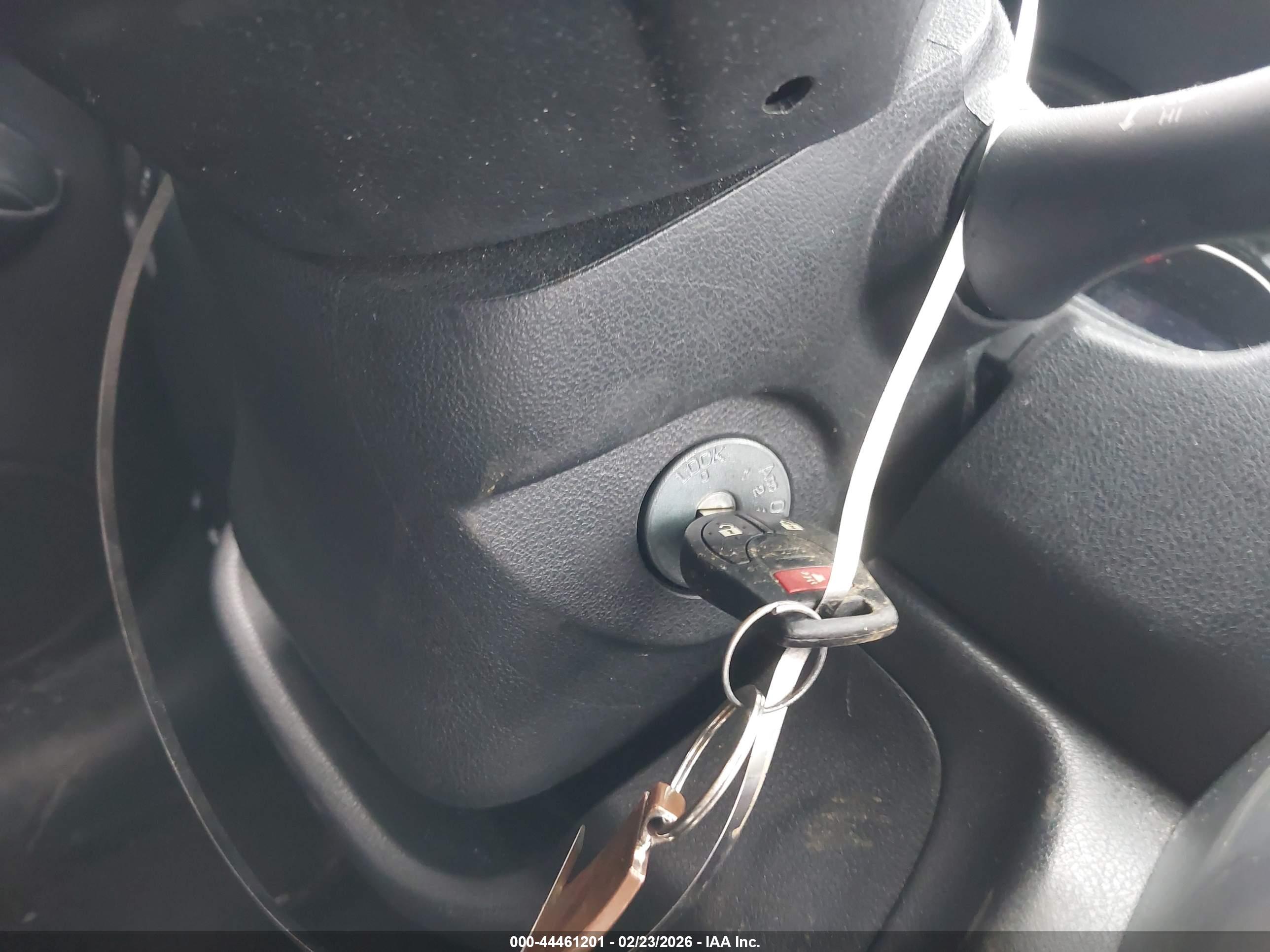 NISSAN VERSA image 11