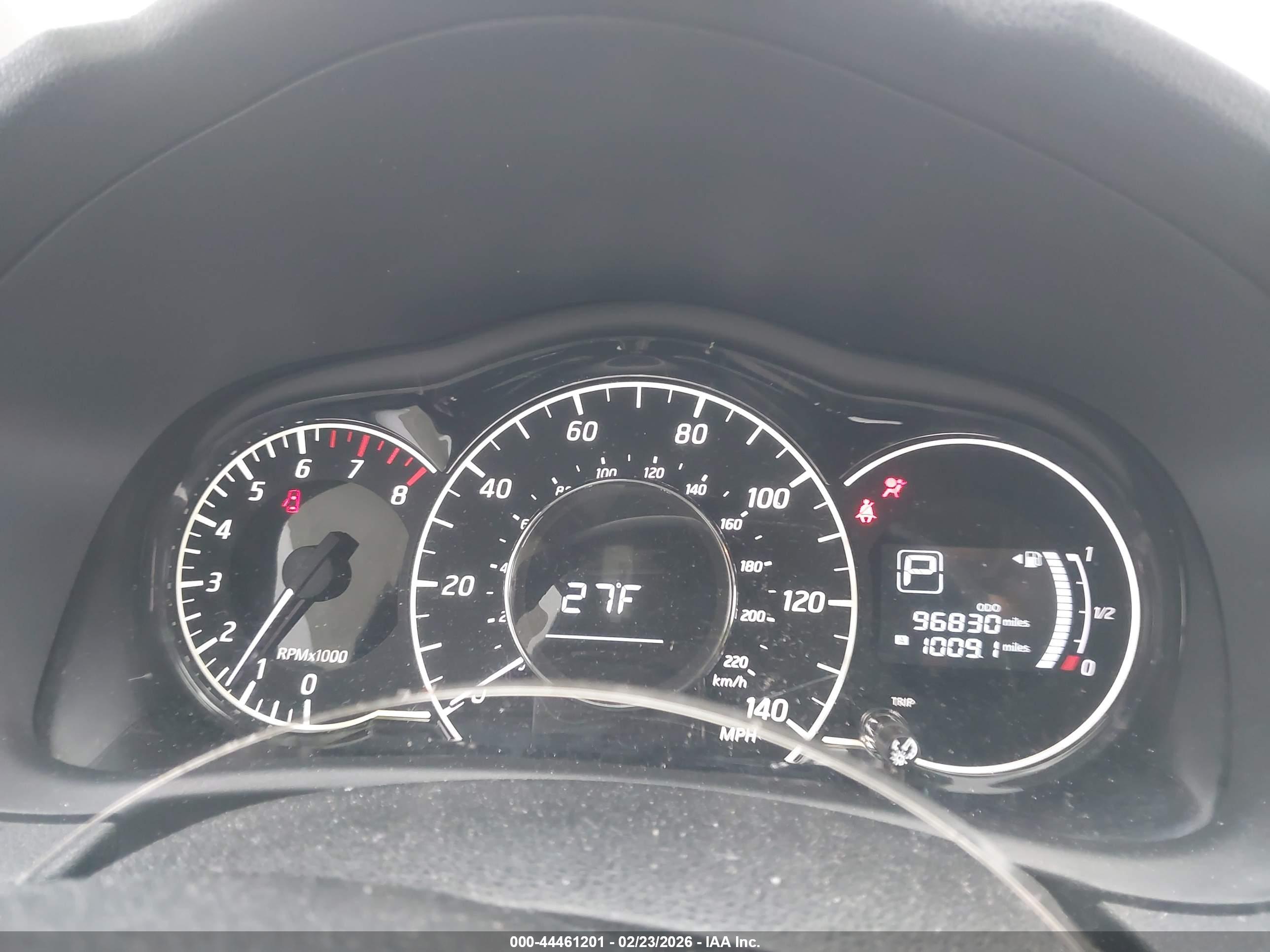NISSAN VERSA image 7