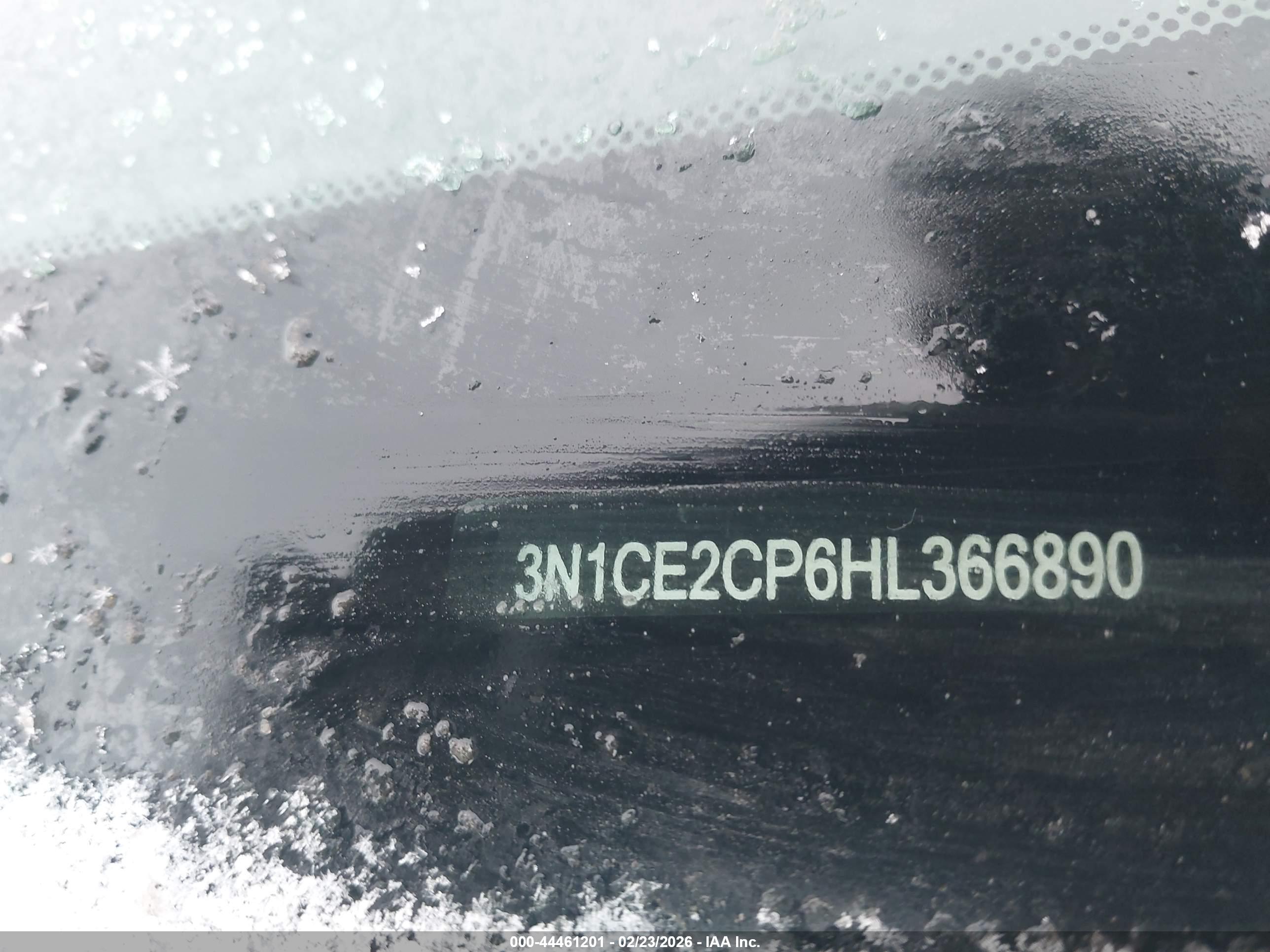 NISSAN VERSA image 9