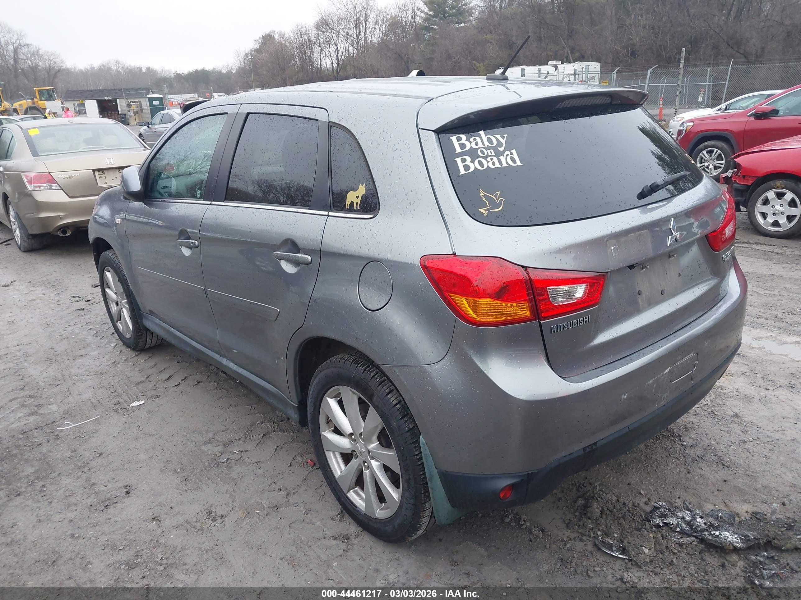 MITSUBISHI OUTLANDER image 3
