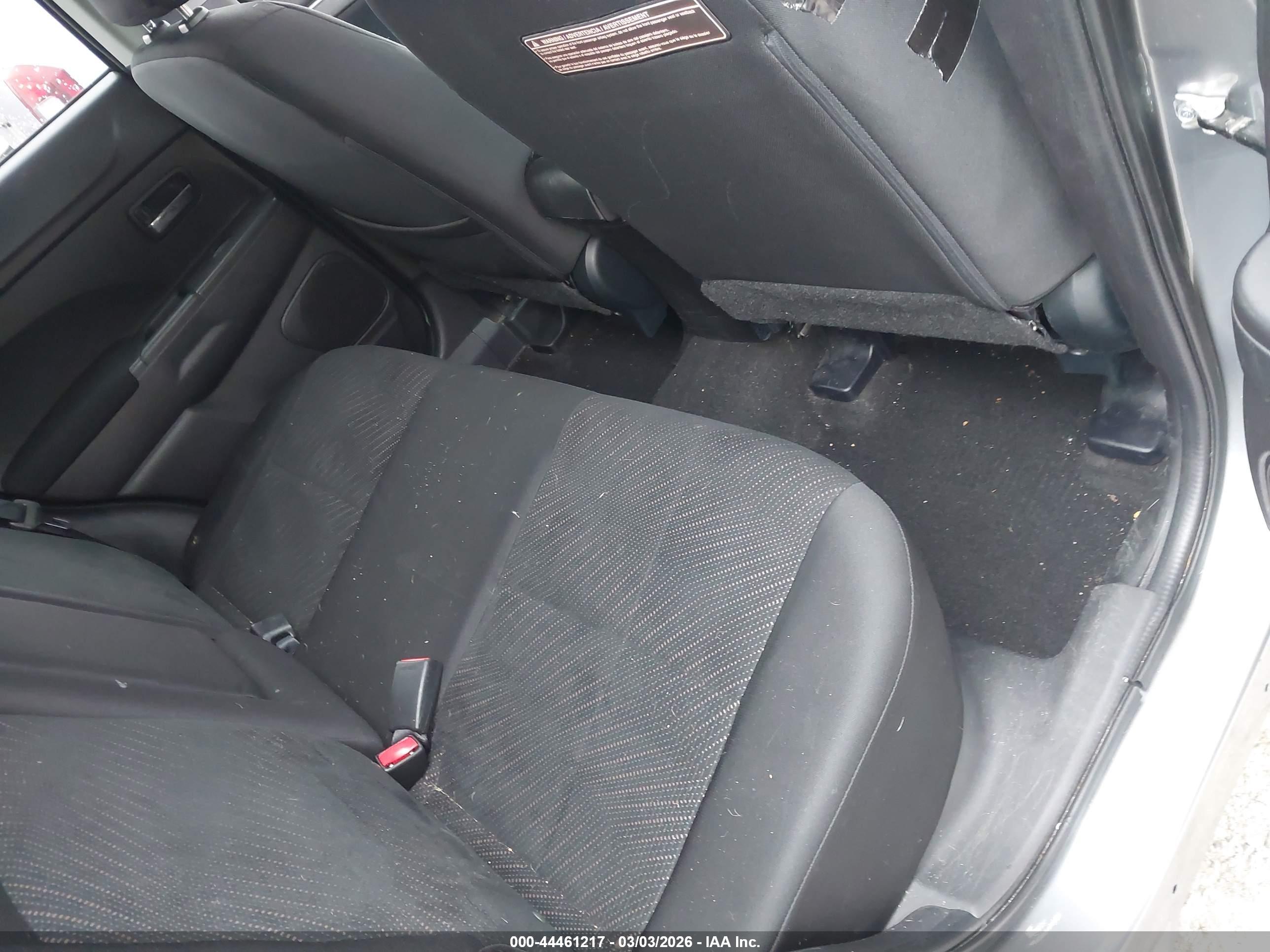 MITSUBISHI OUTLANDER image 8