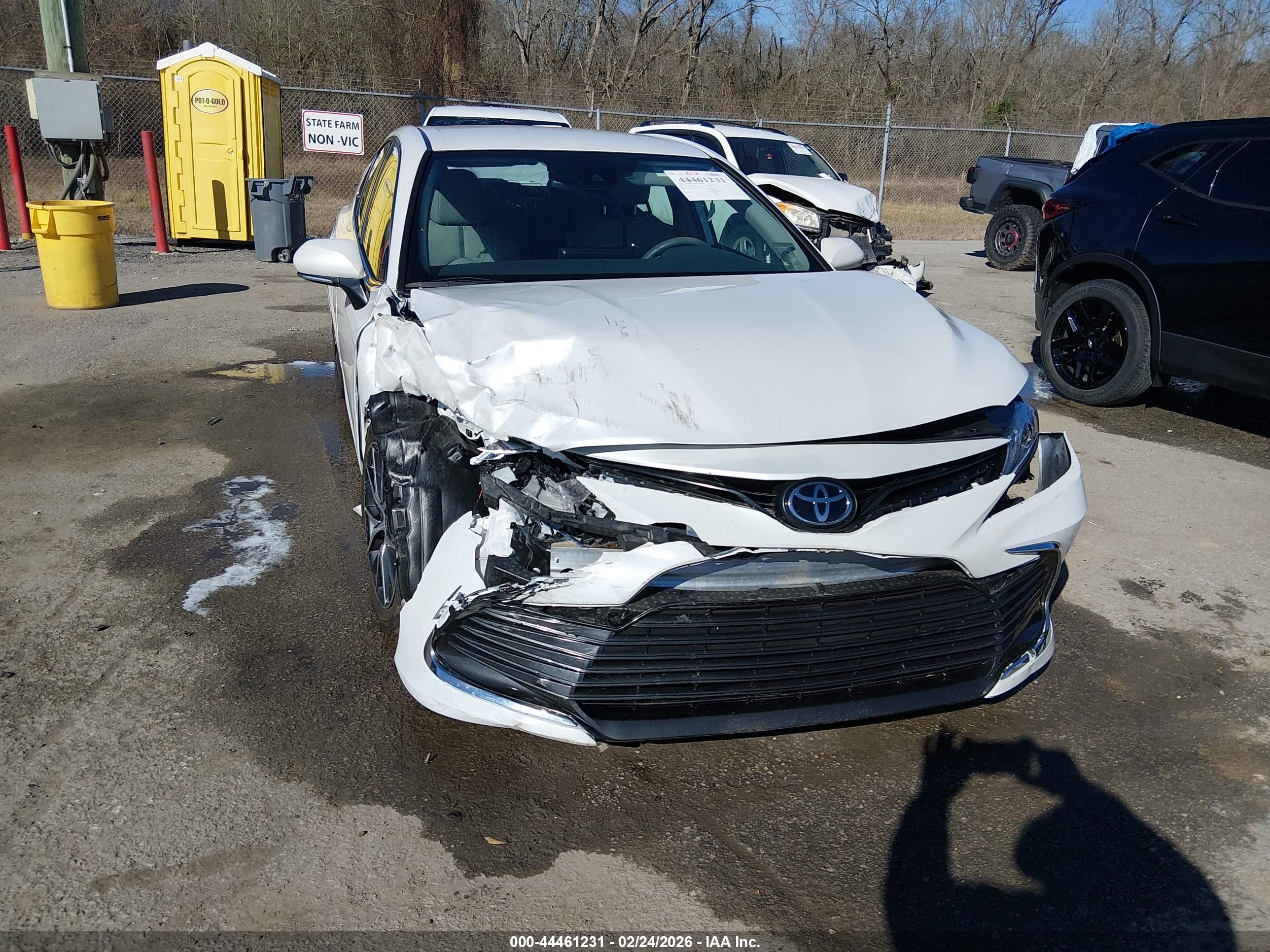 TOYOTA CAMRY image 6