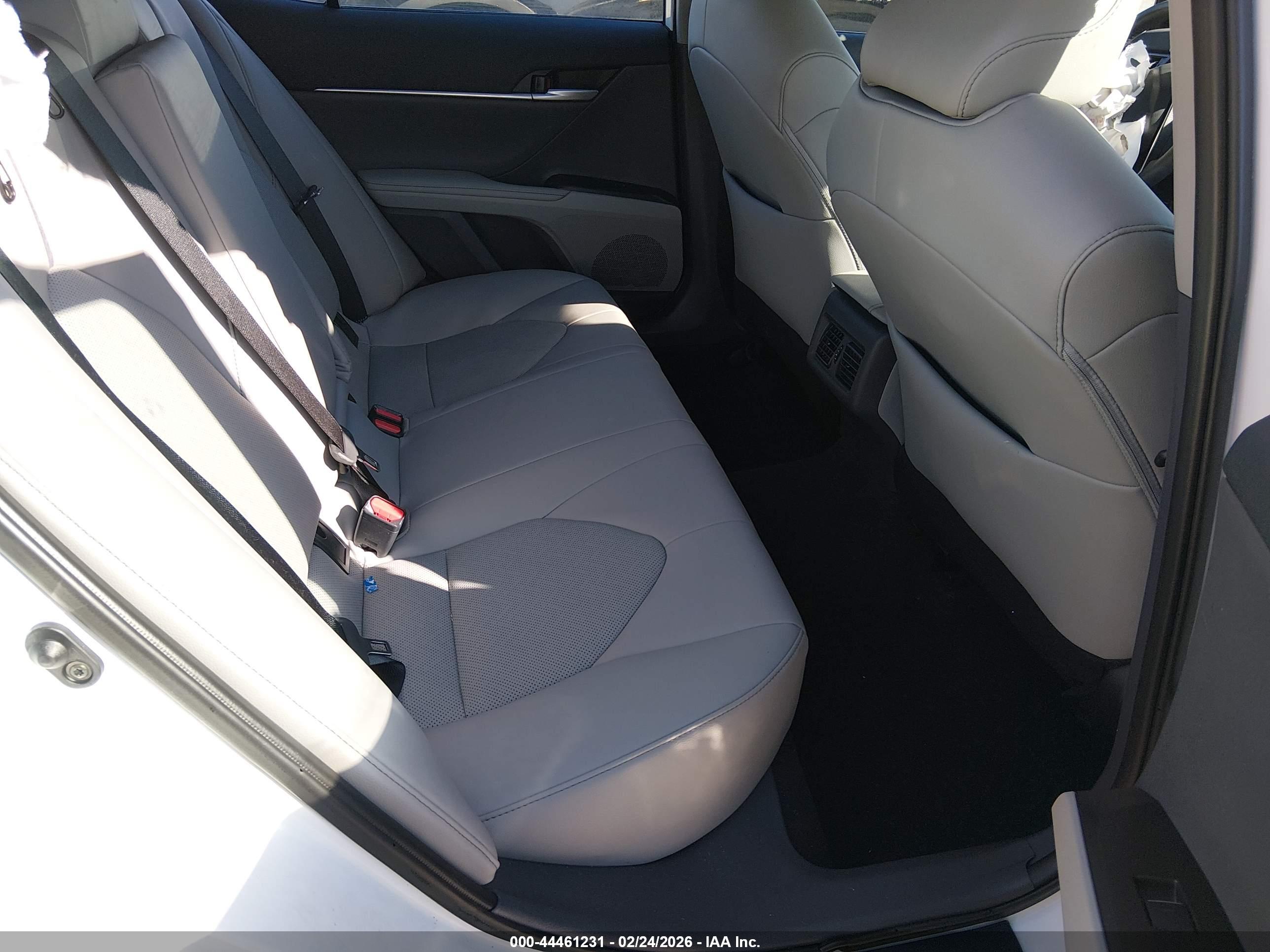 TOYOTA CAMRY image 8