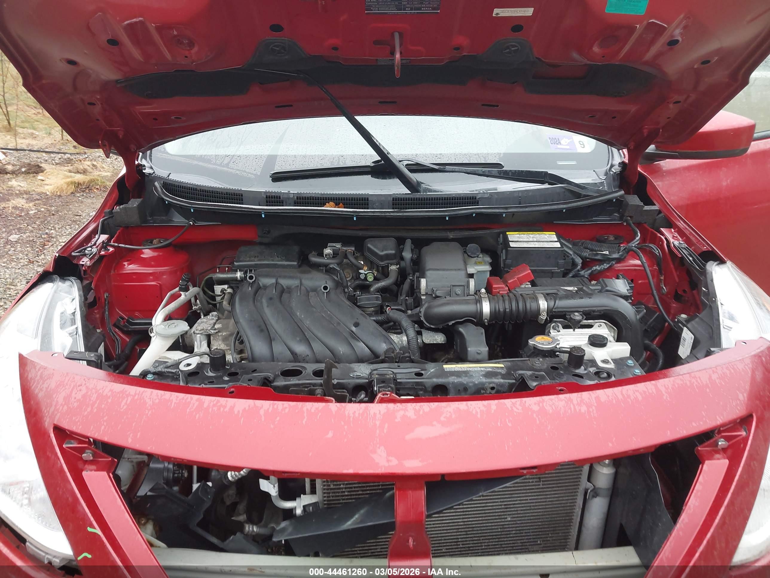 NISSAN VERSA image 10