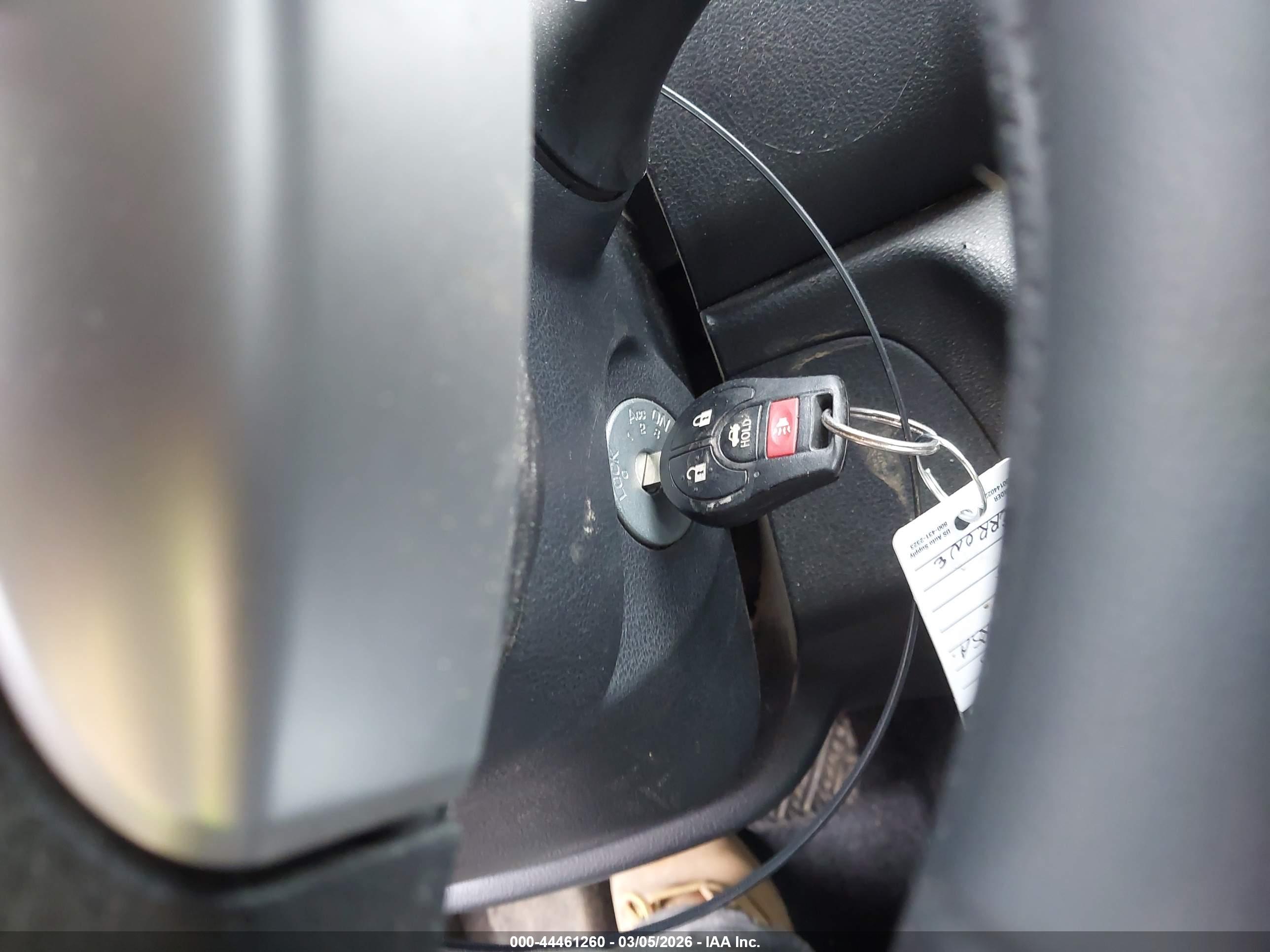 NISSAN VERSA image 11