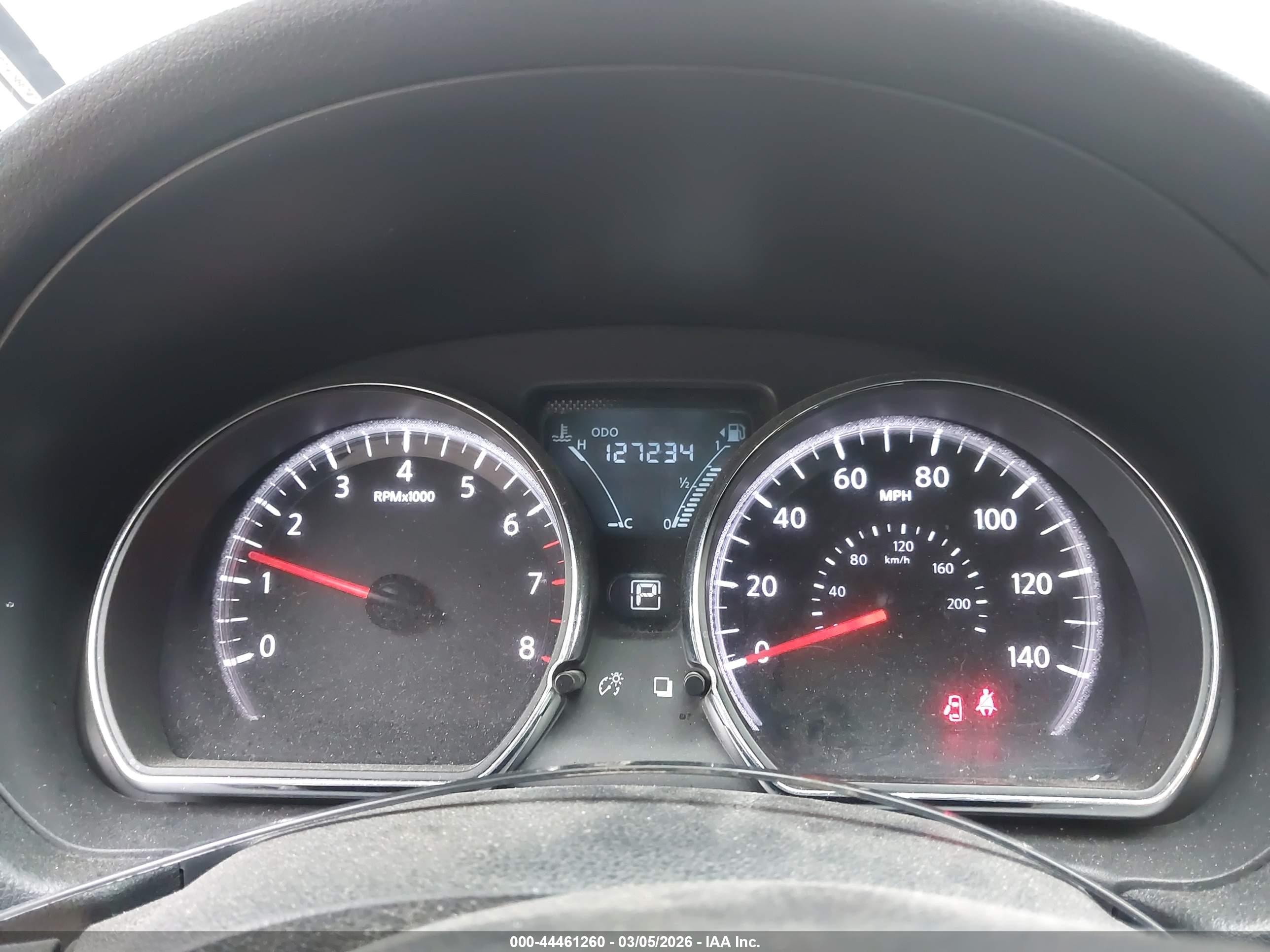 NISSAN VERSA image 7