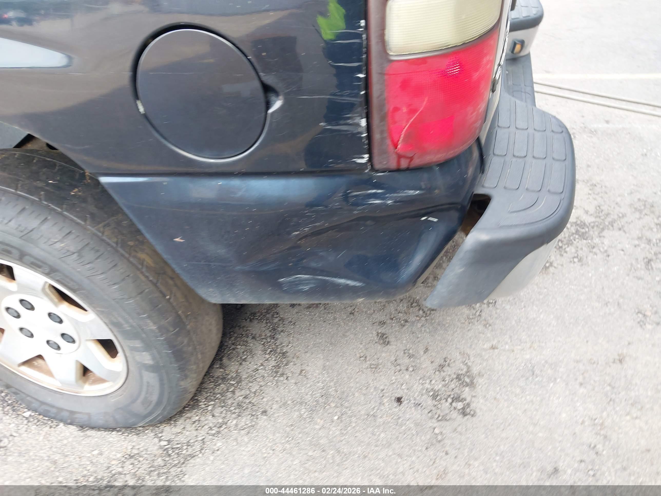 CHEVROLET TAHOE image 6