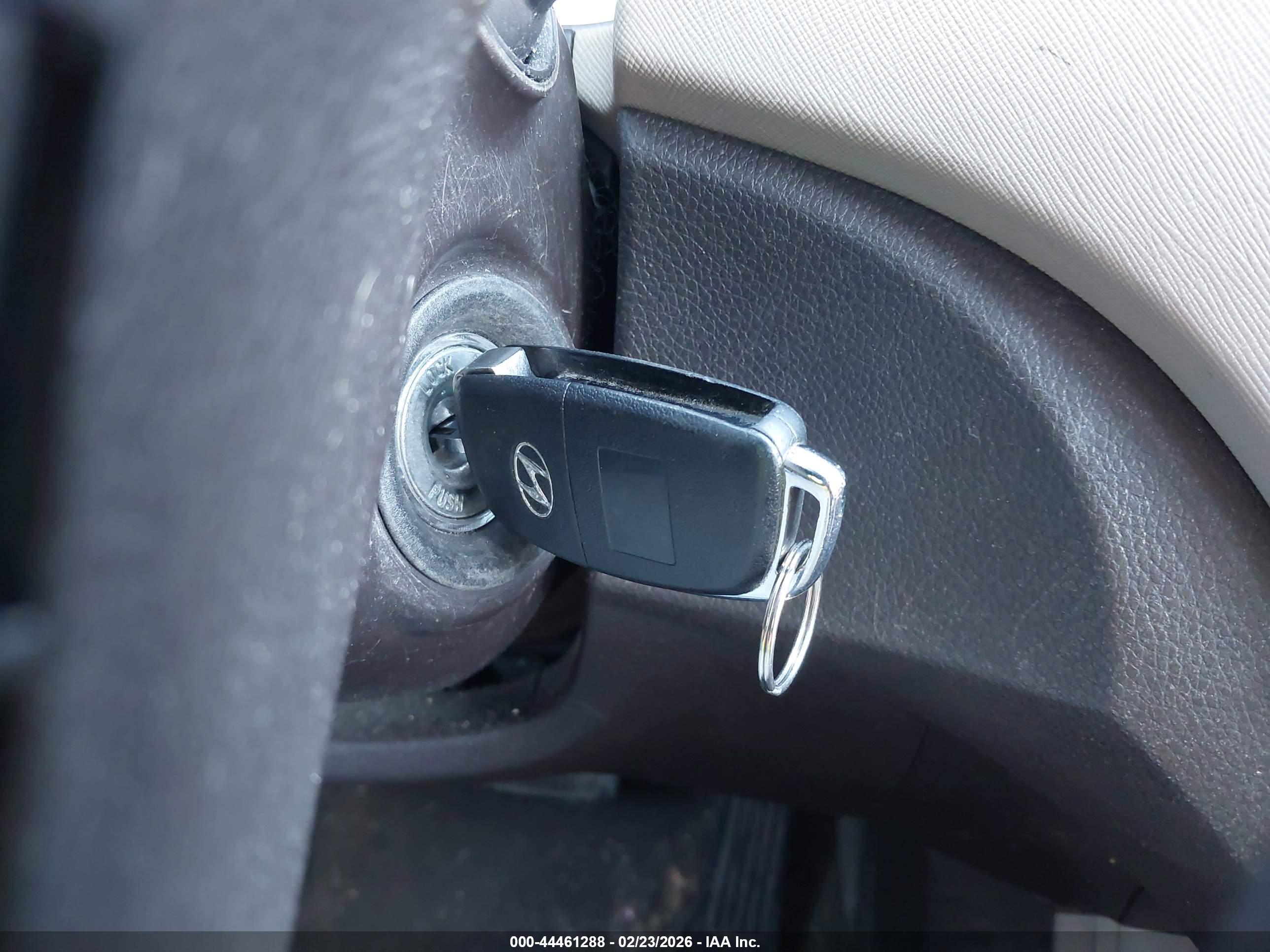 HYUNDAI SANTA image 11