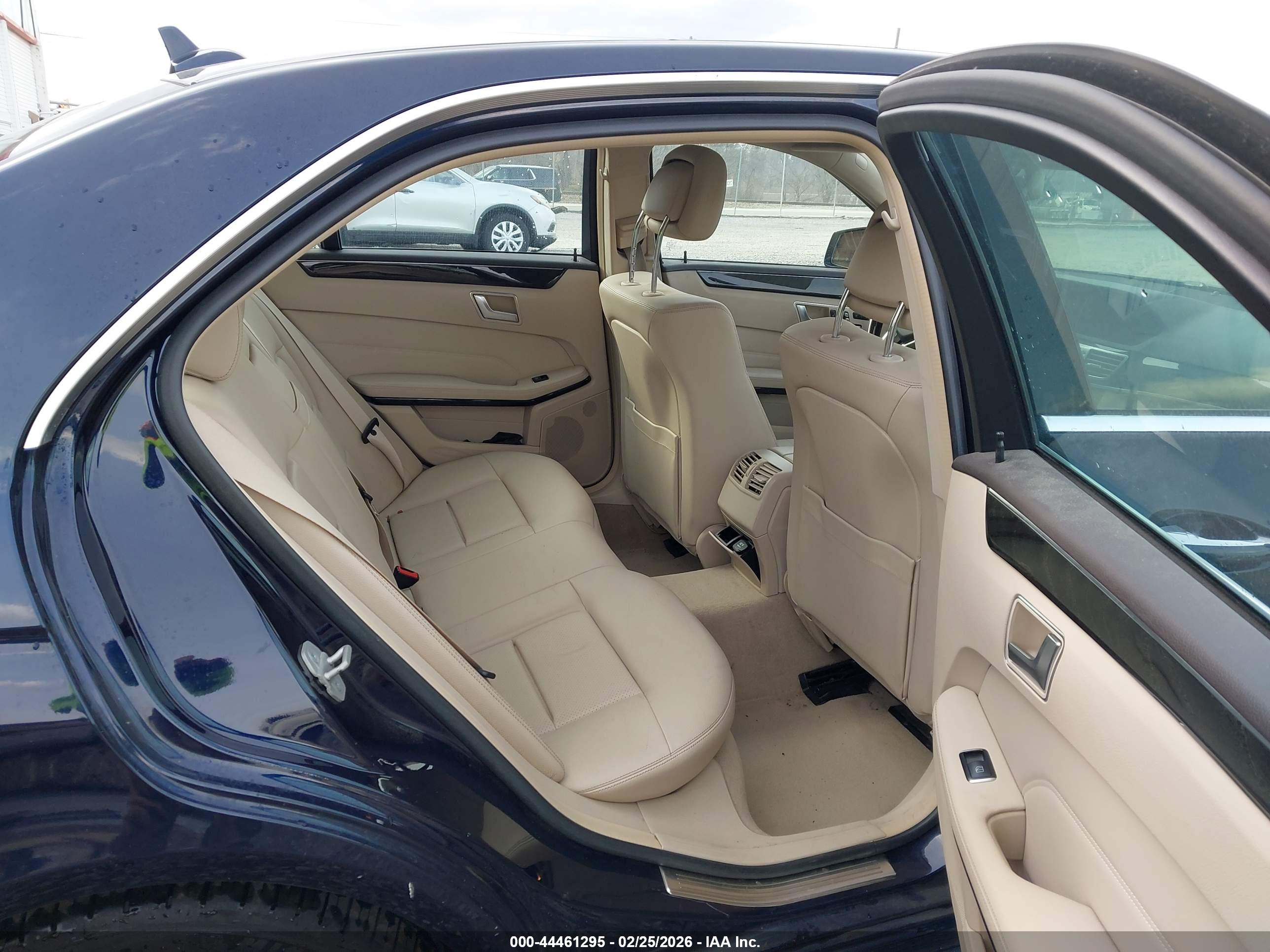 MERCEDES-BENZ E image 8
