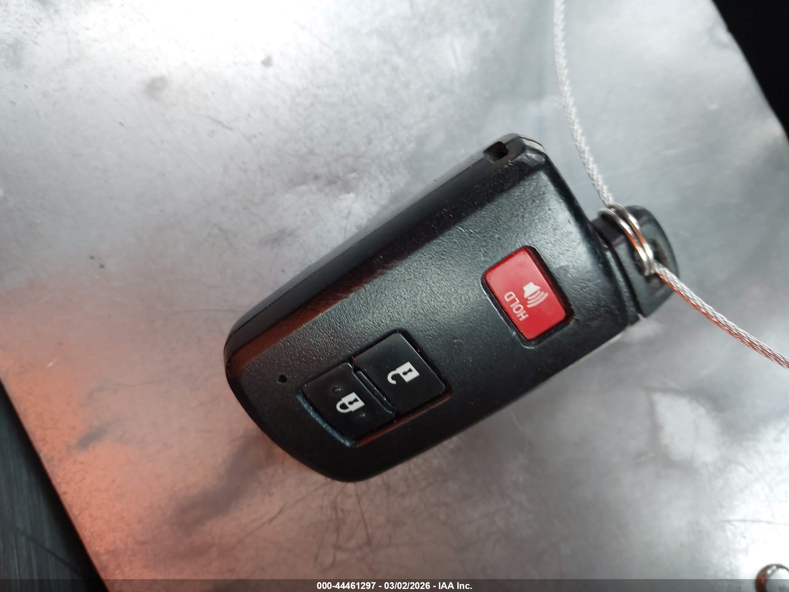 TOYOTA PRIUS image 11