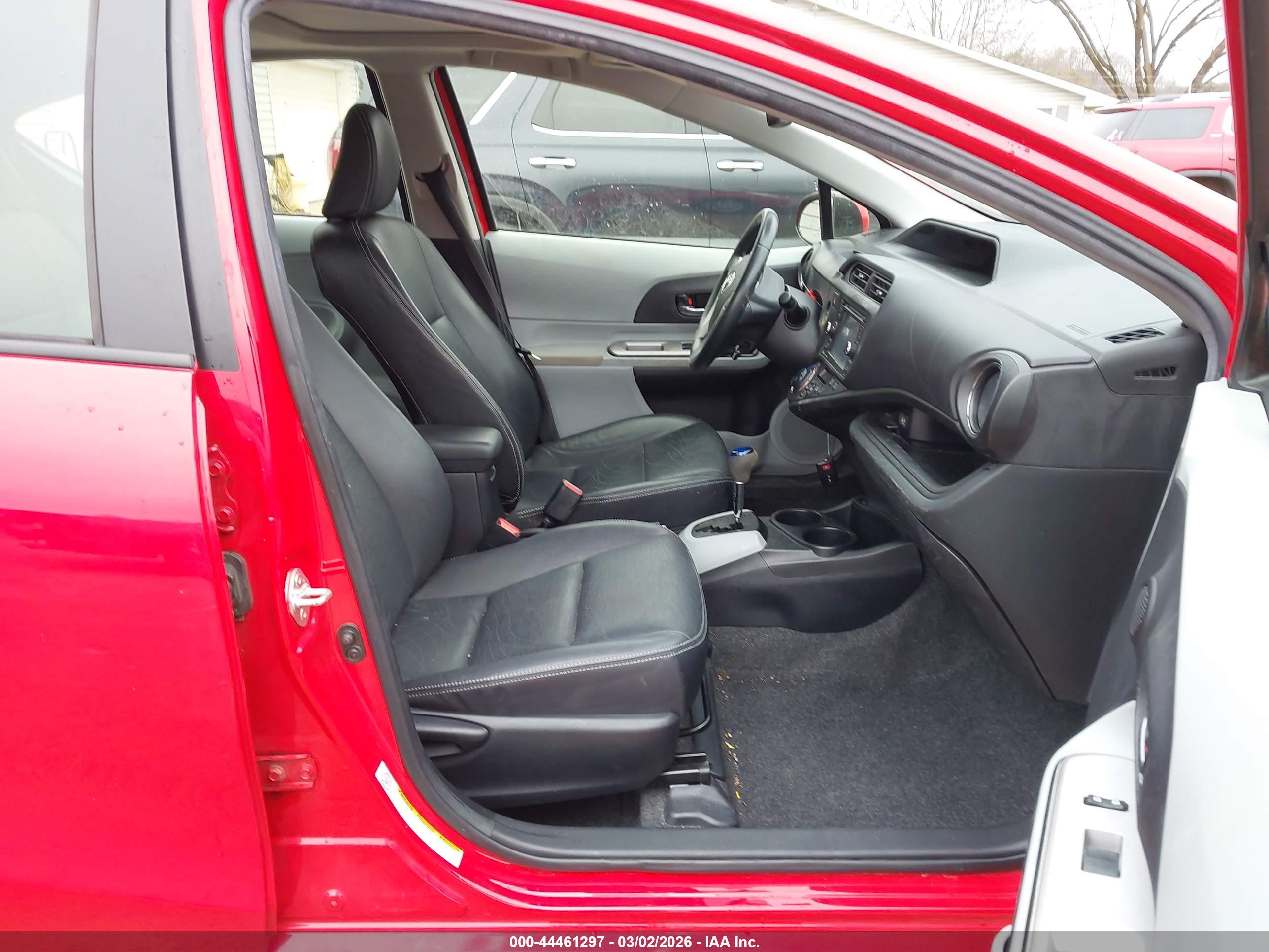 TOYOTA PRIUS image 5