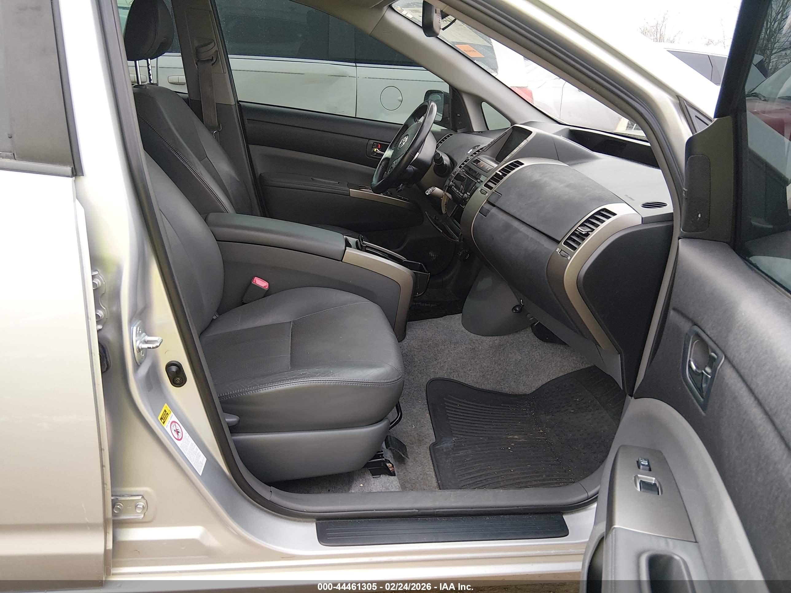 TOYOTA PRIUS image 5