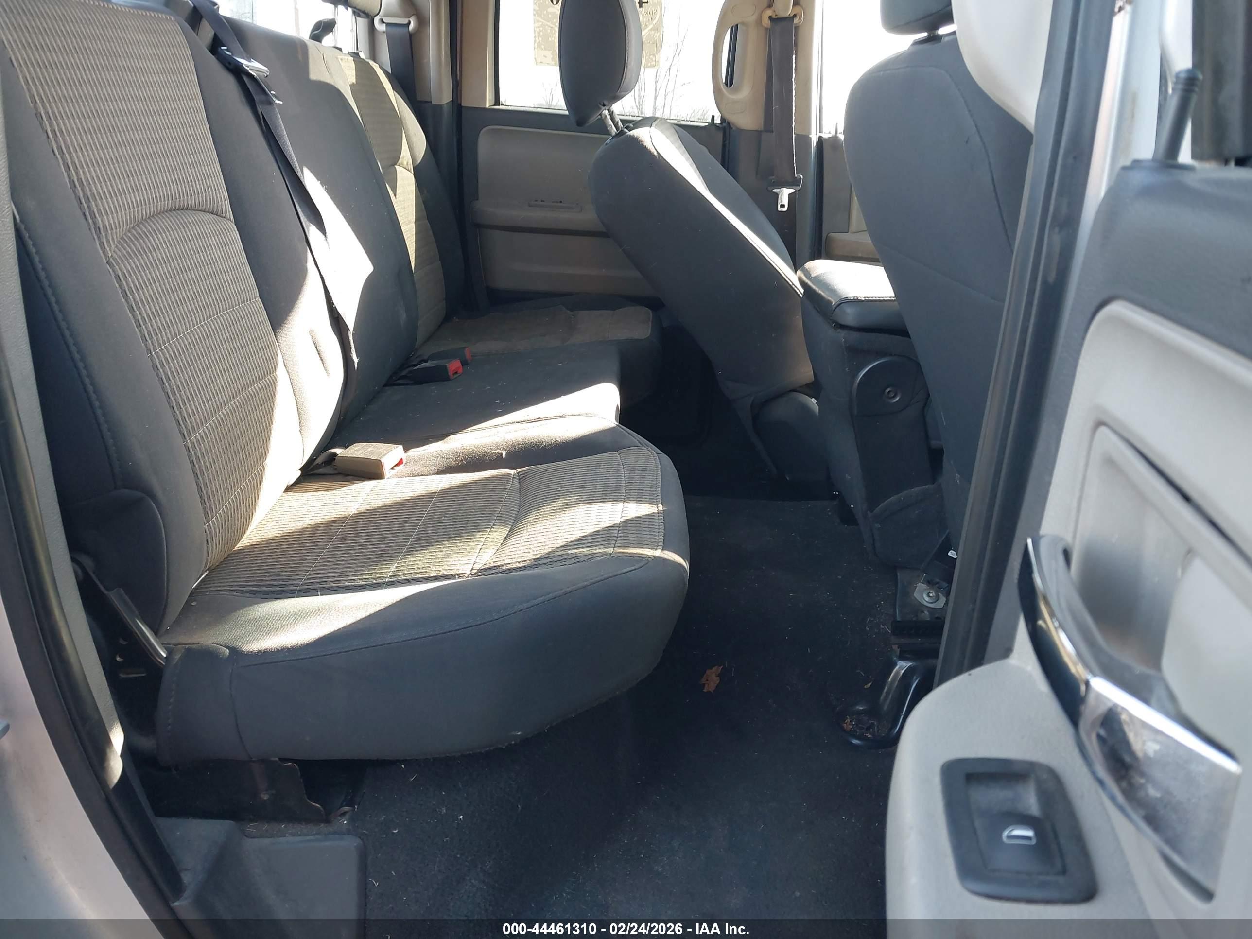 DODGE RAM image 8