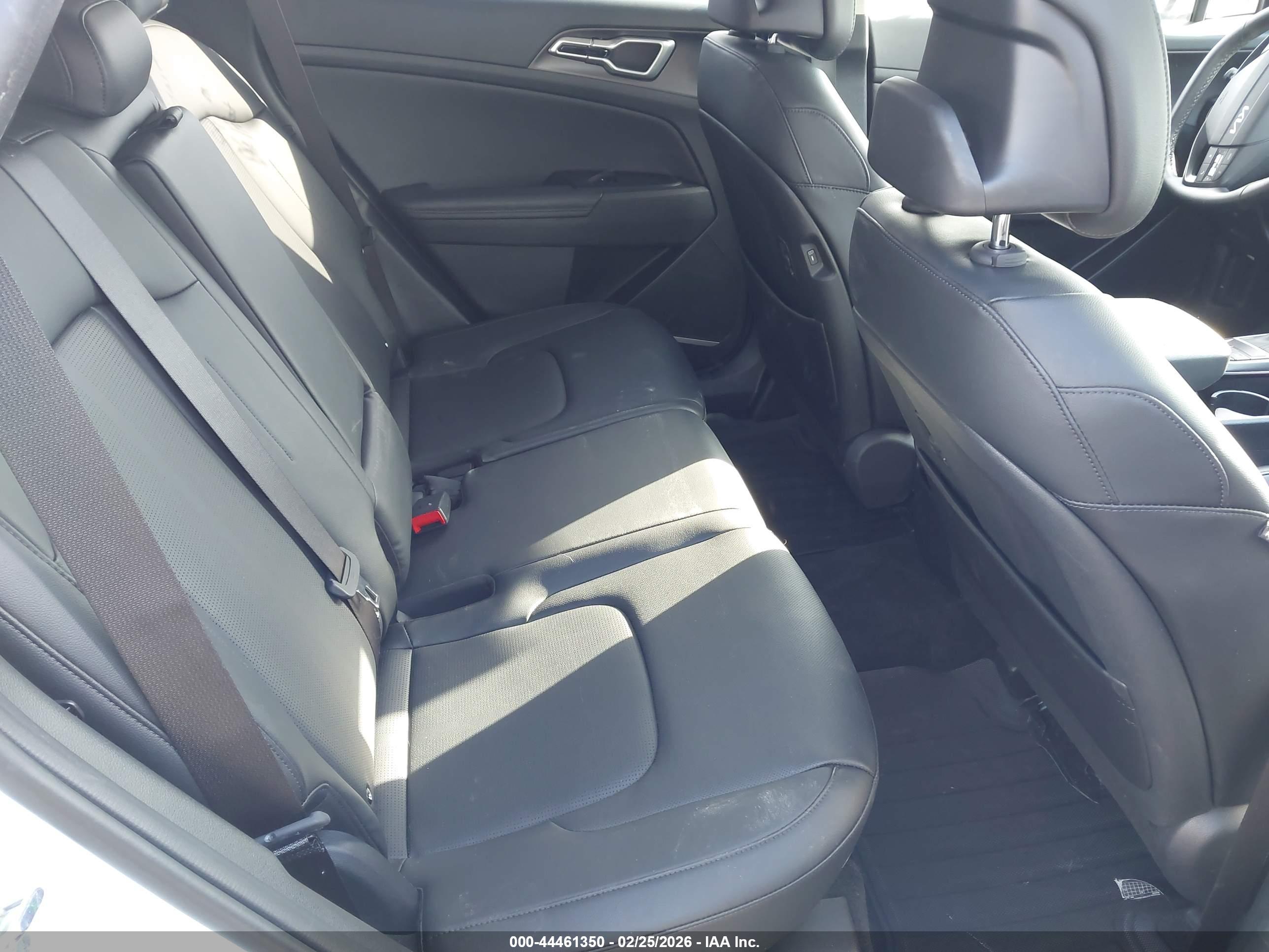 KIA SPORTAGE image 8