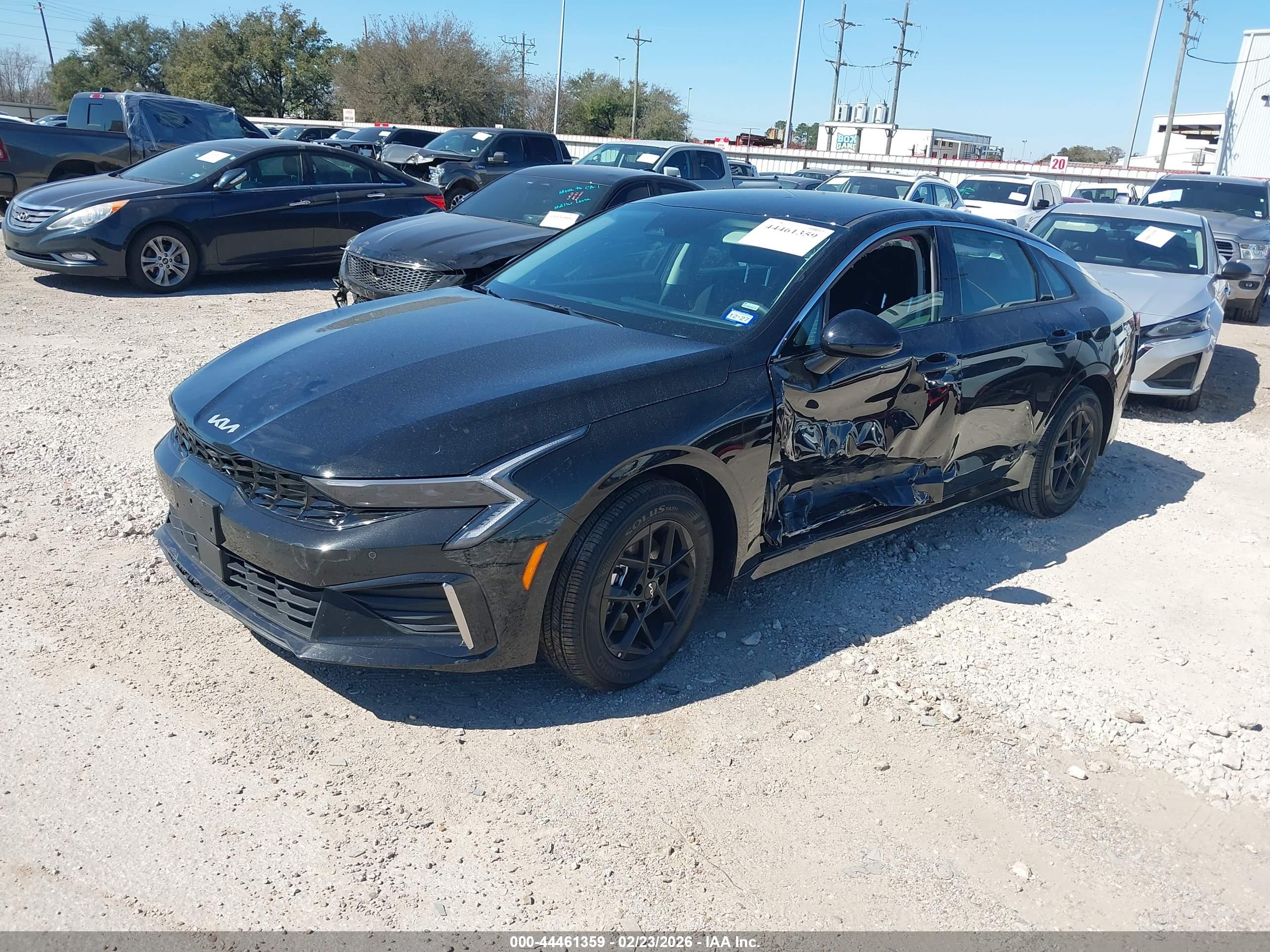 KIA K5 image 2