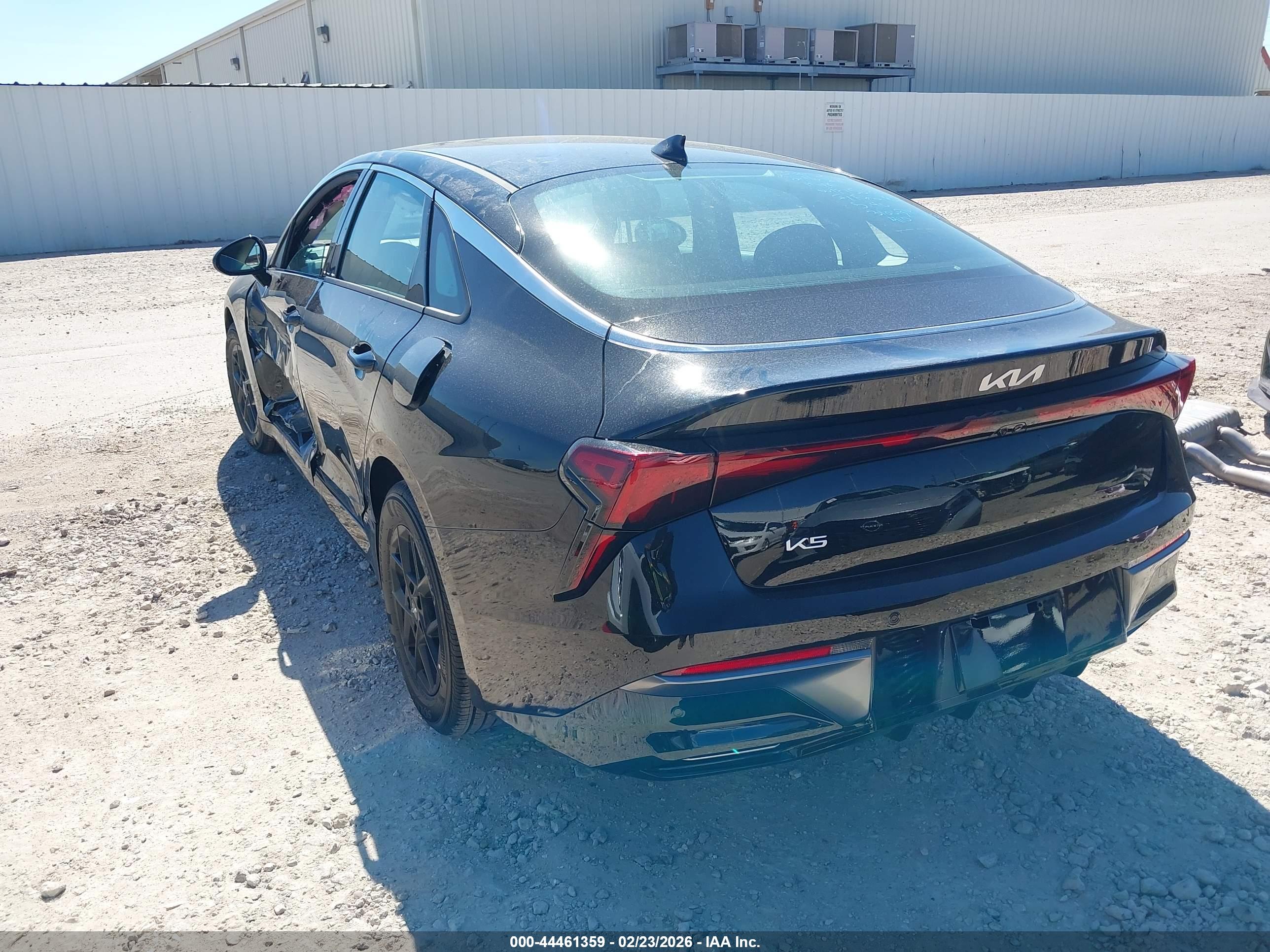 KIA K5 image 3