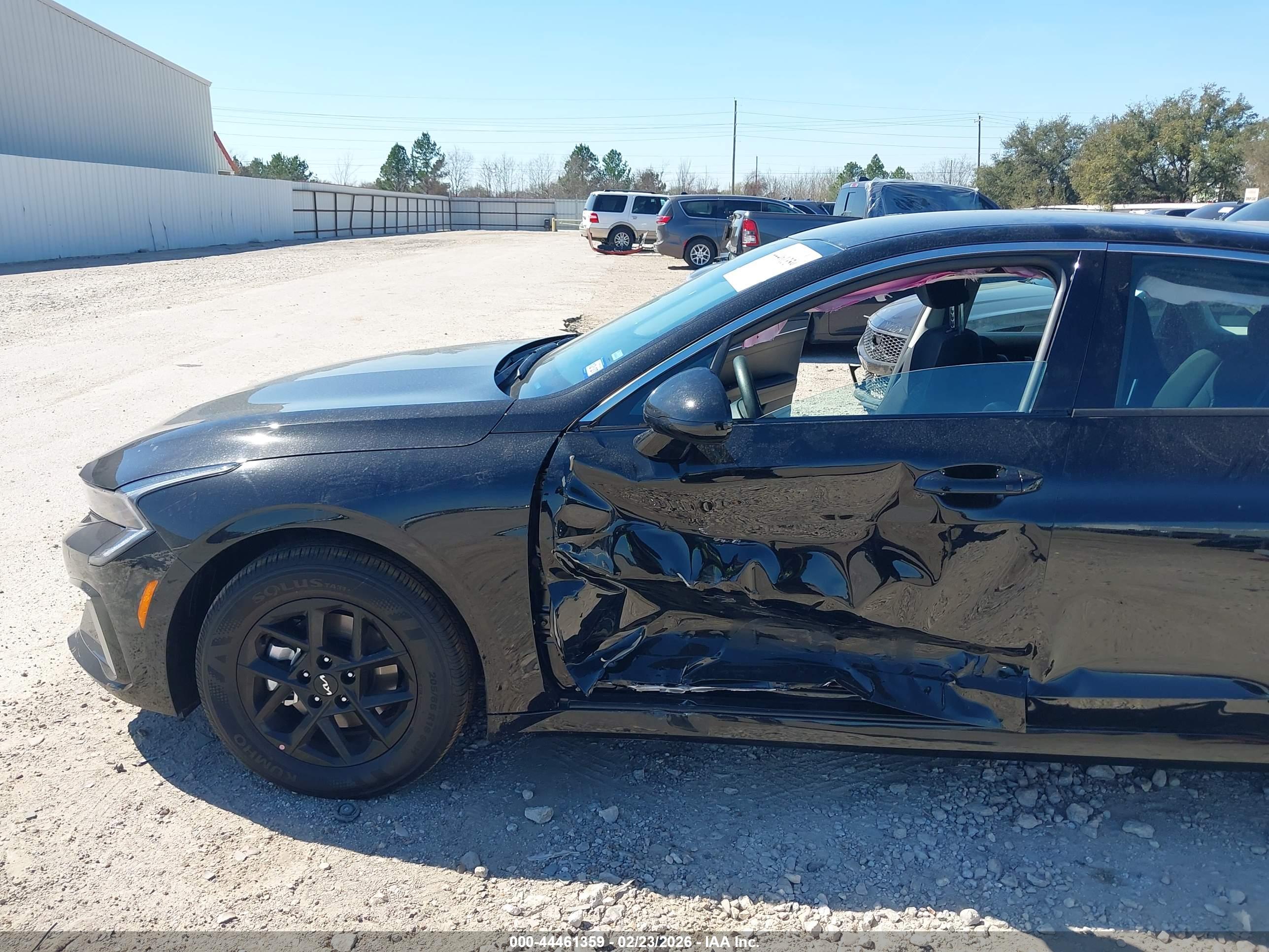 KIA K5 image 6