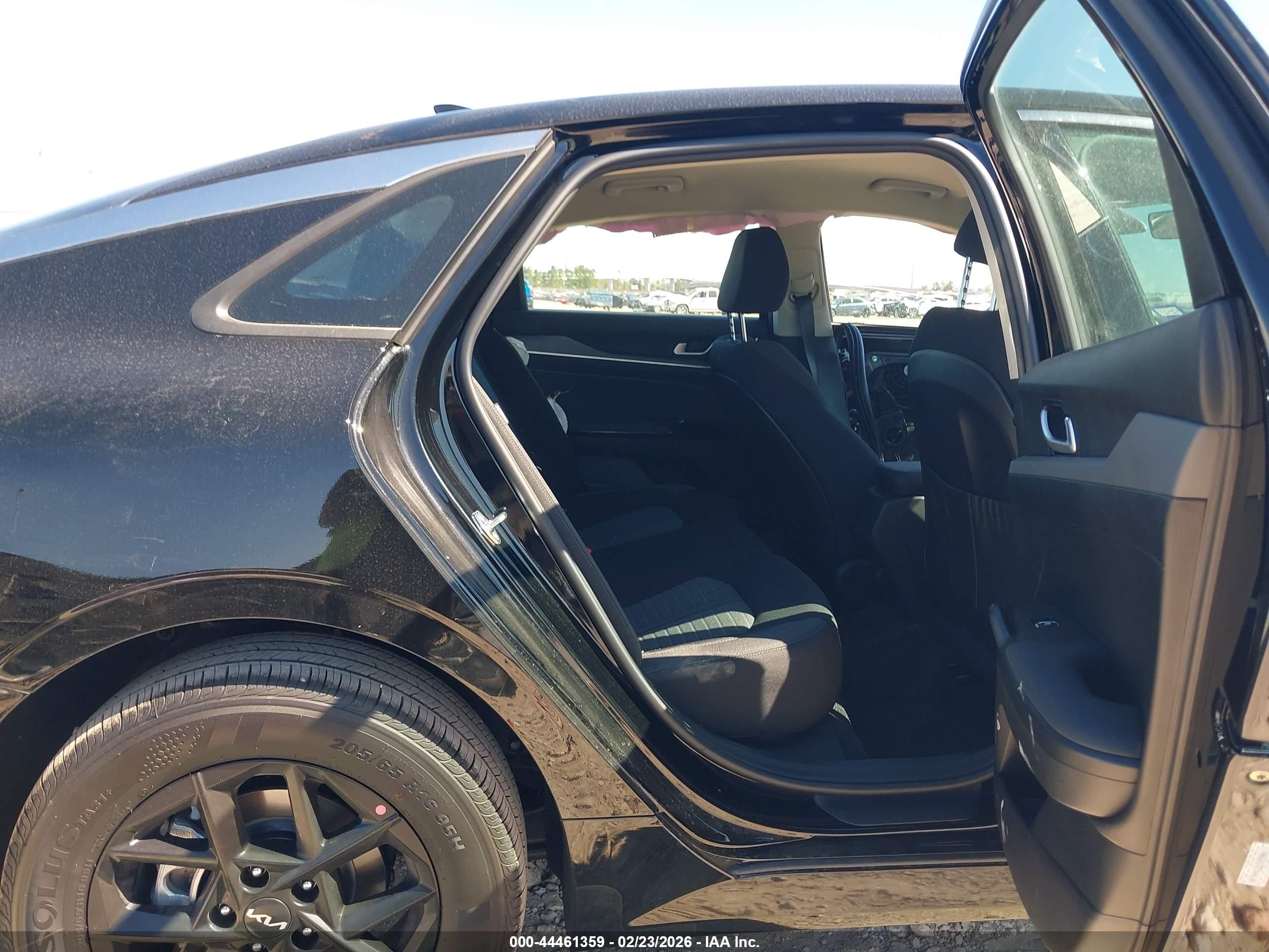 KIA K5 image 8
