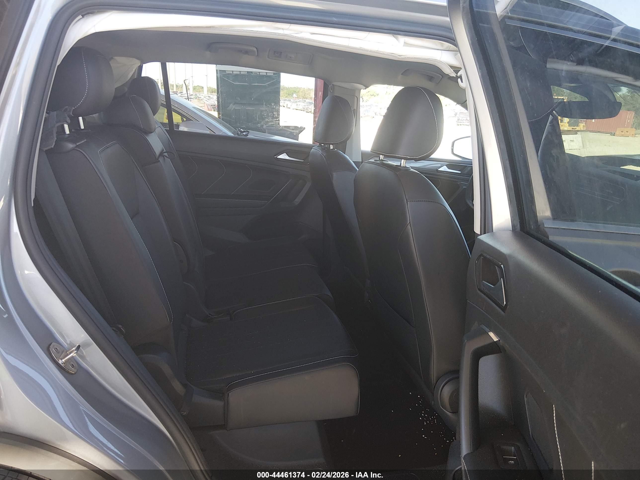VOLKSWAGEN TIGUAN image 8