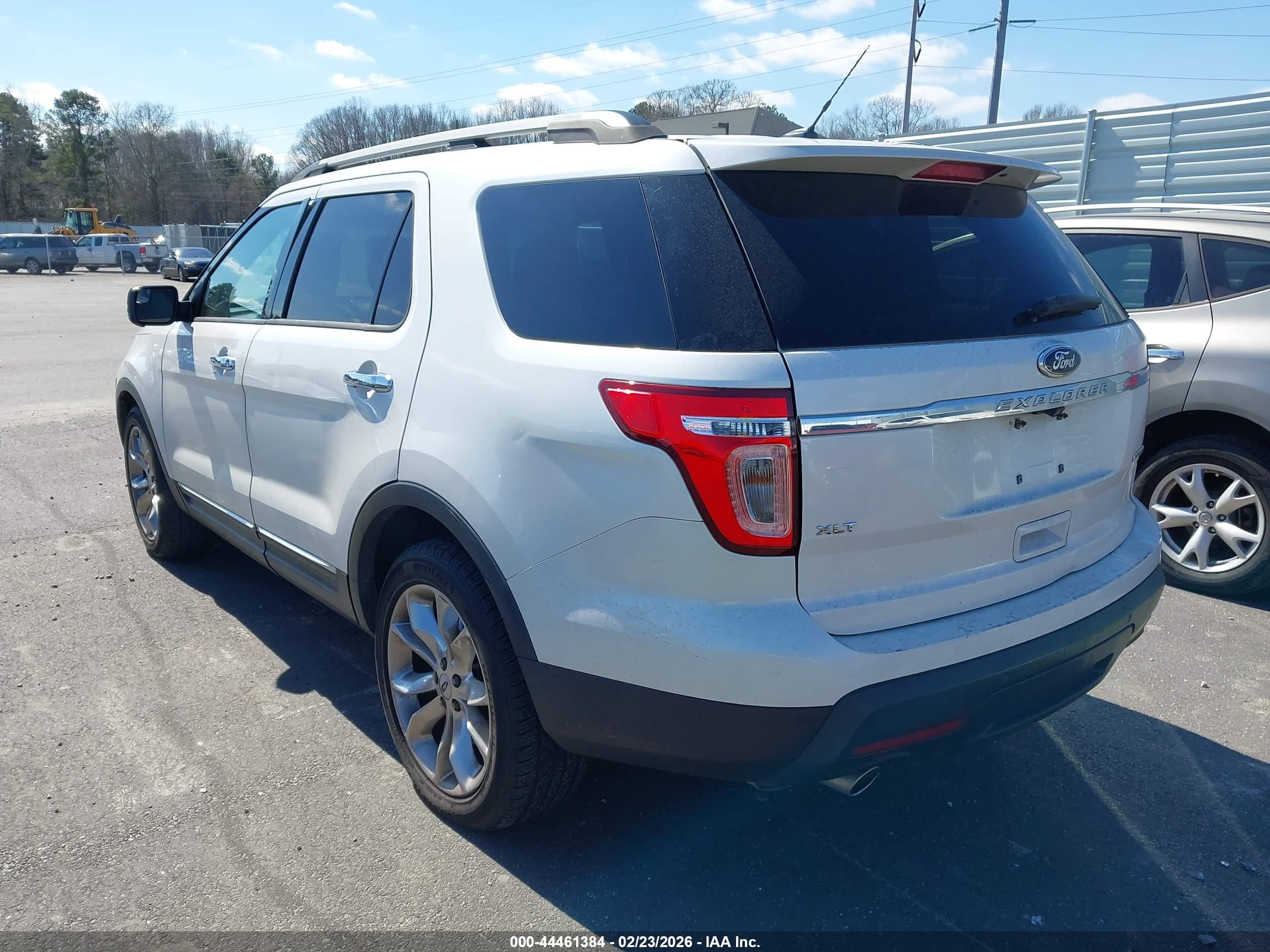 FORD EXPLORER image 3