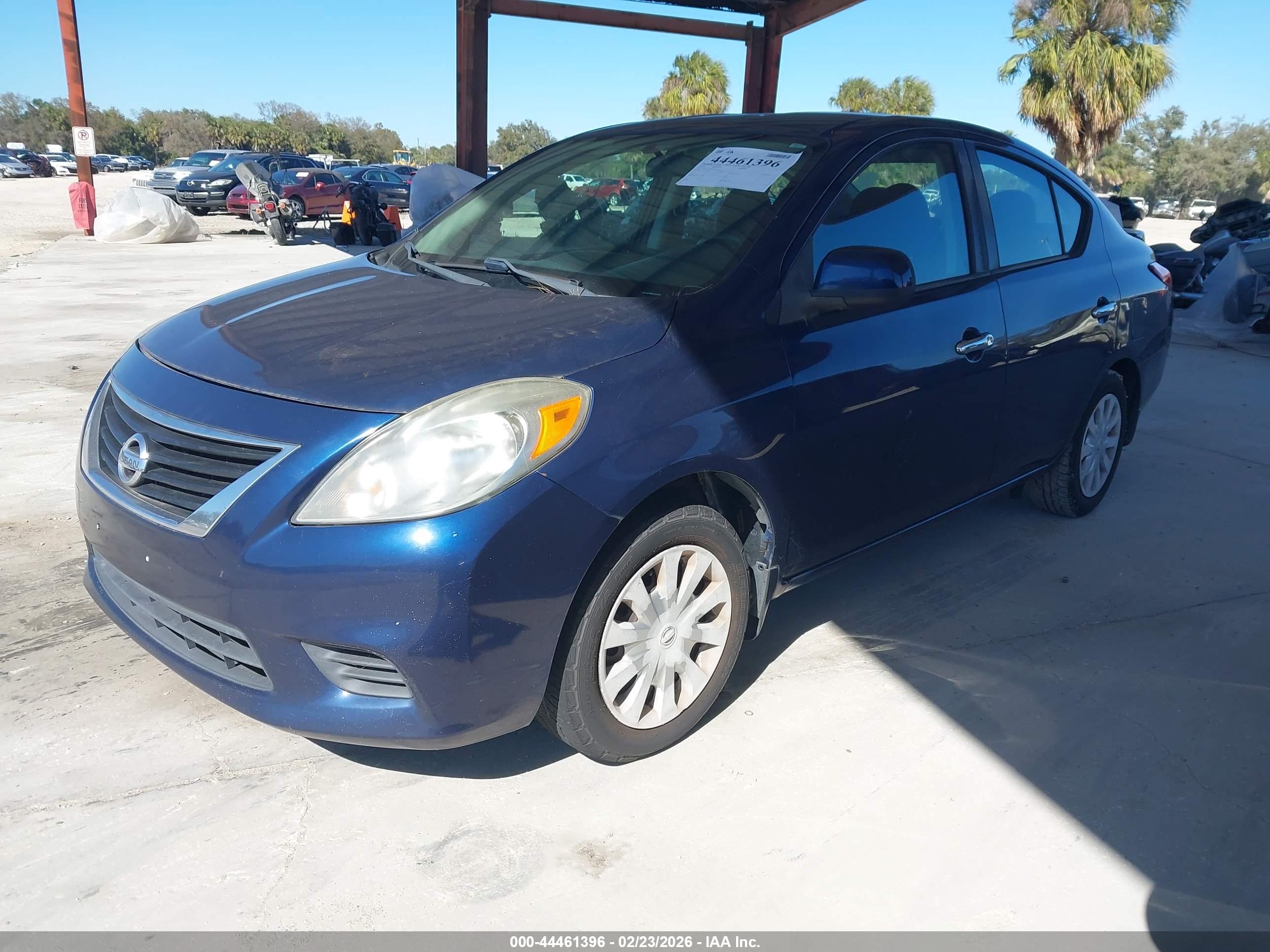 NISSAN VERSA image 2