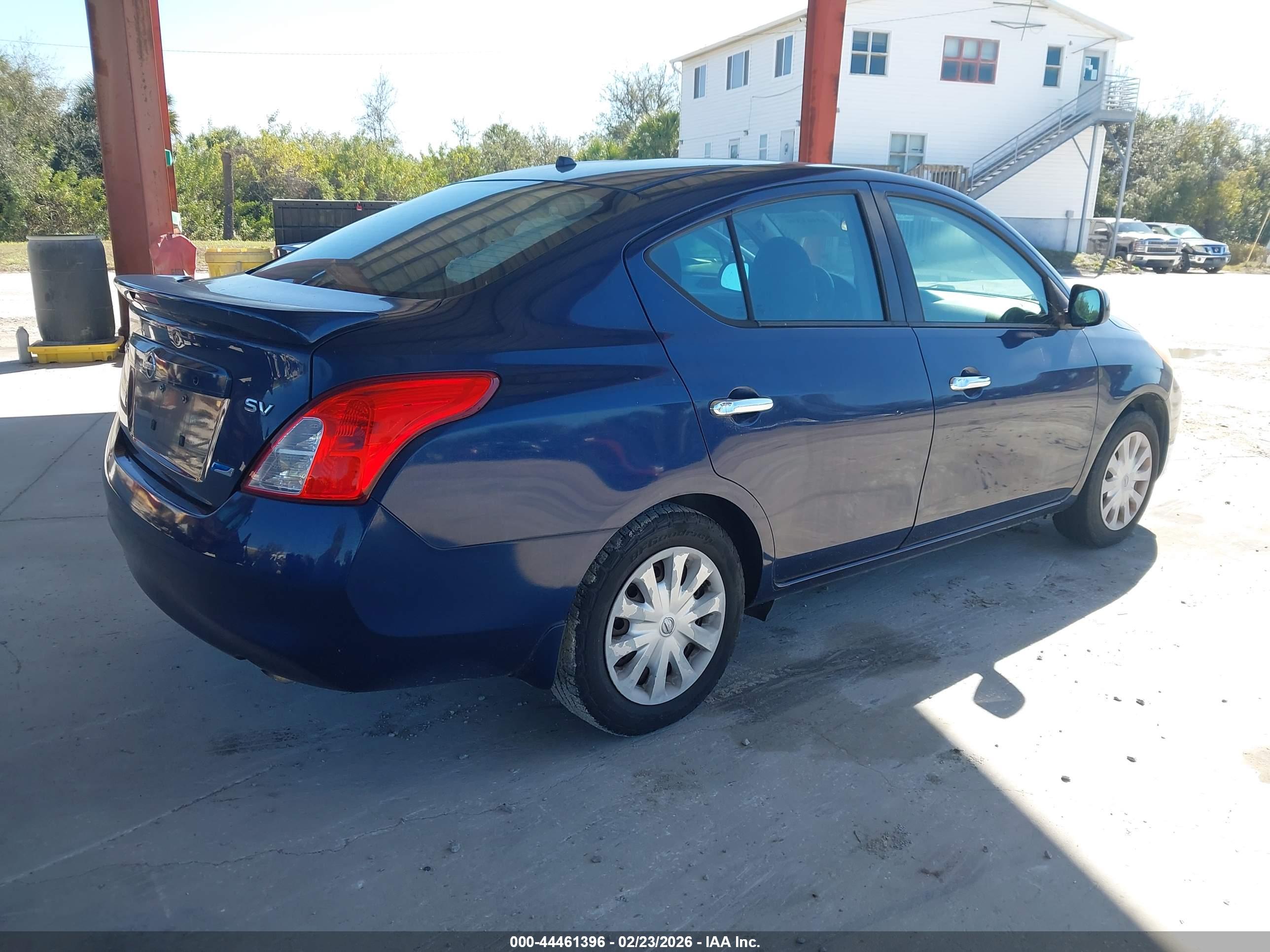 NISSAN VERSA image 4